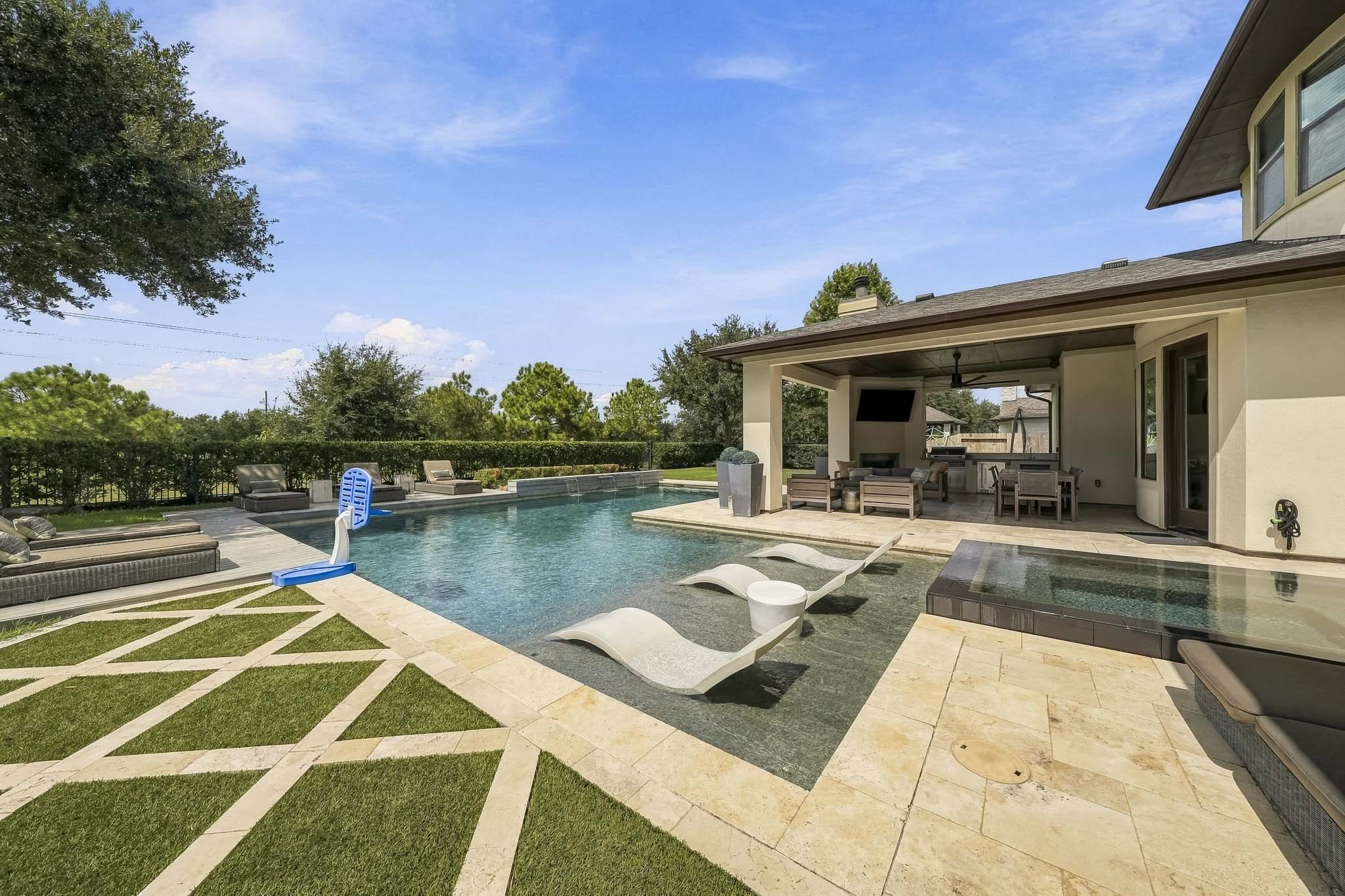 10607 Pebblecreek Crossing Property Photo 1