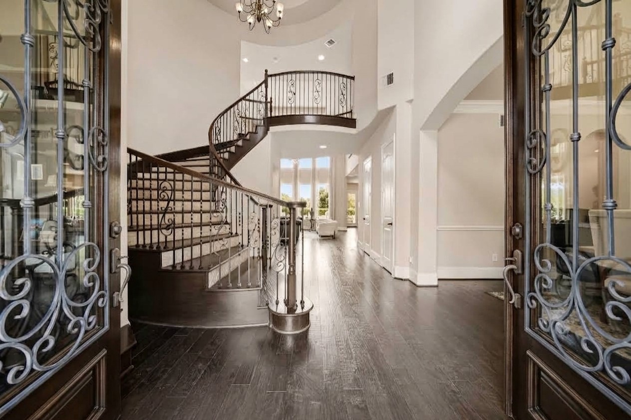 10607 Pebblecreek Crossing Property Photo 3