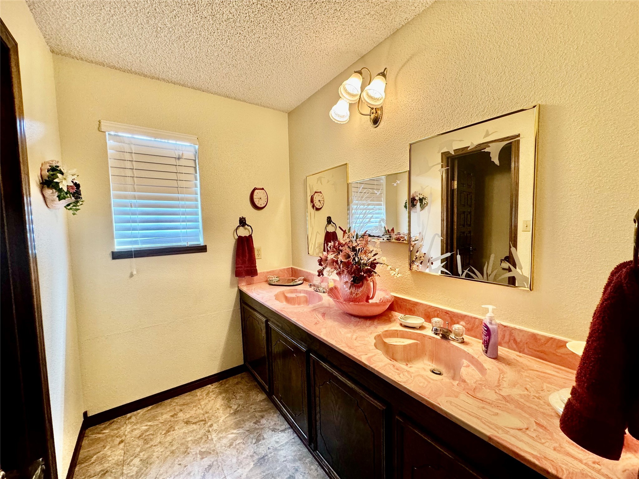 11588 Midway Road Property Photo 15