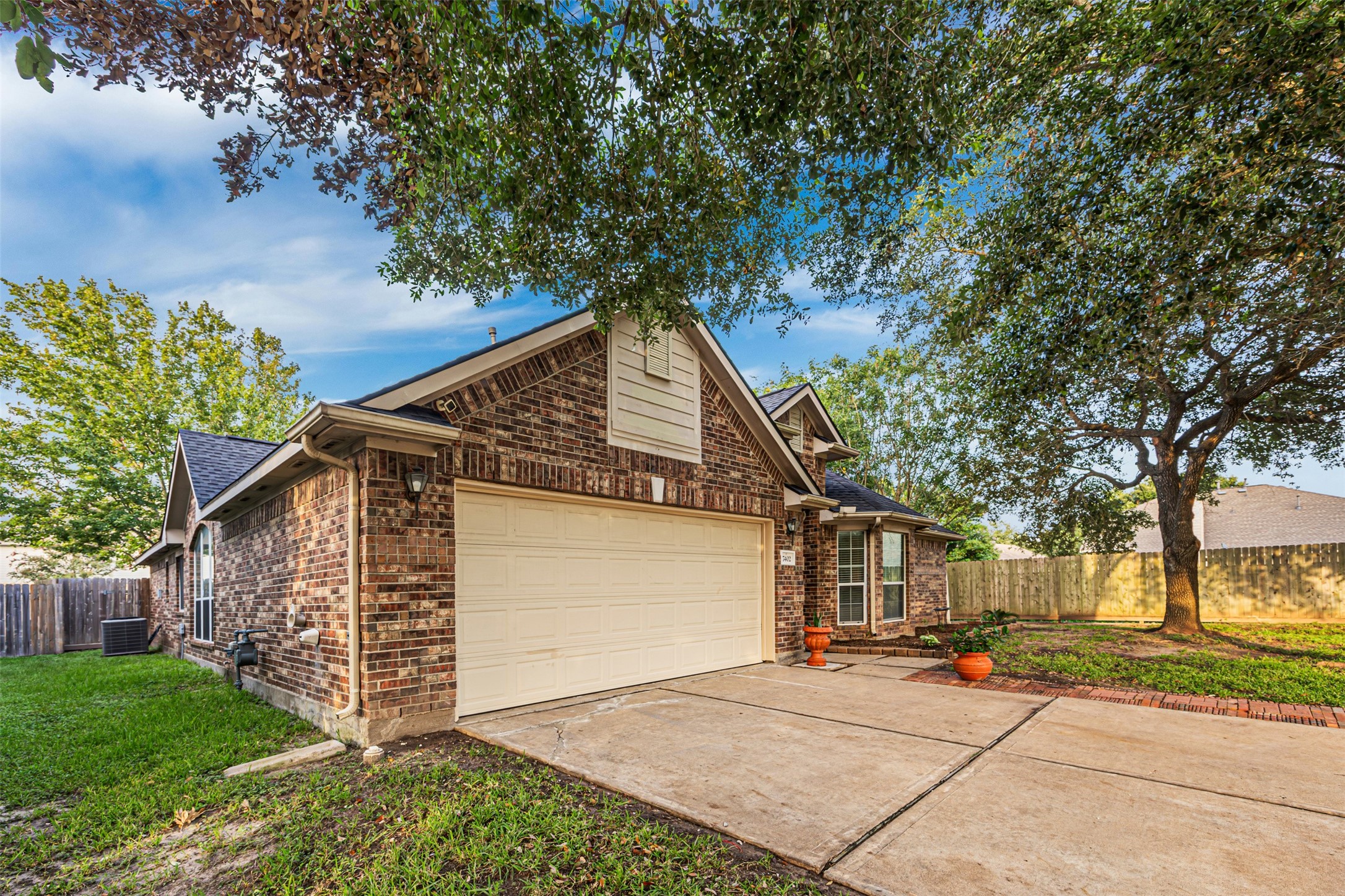 17402 Aspen Ridge Ct Property Photo 2