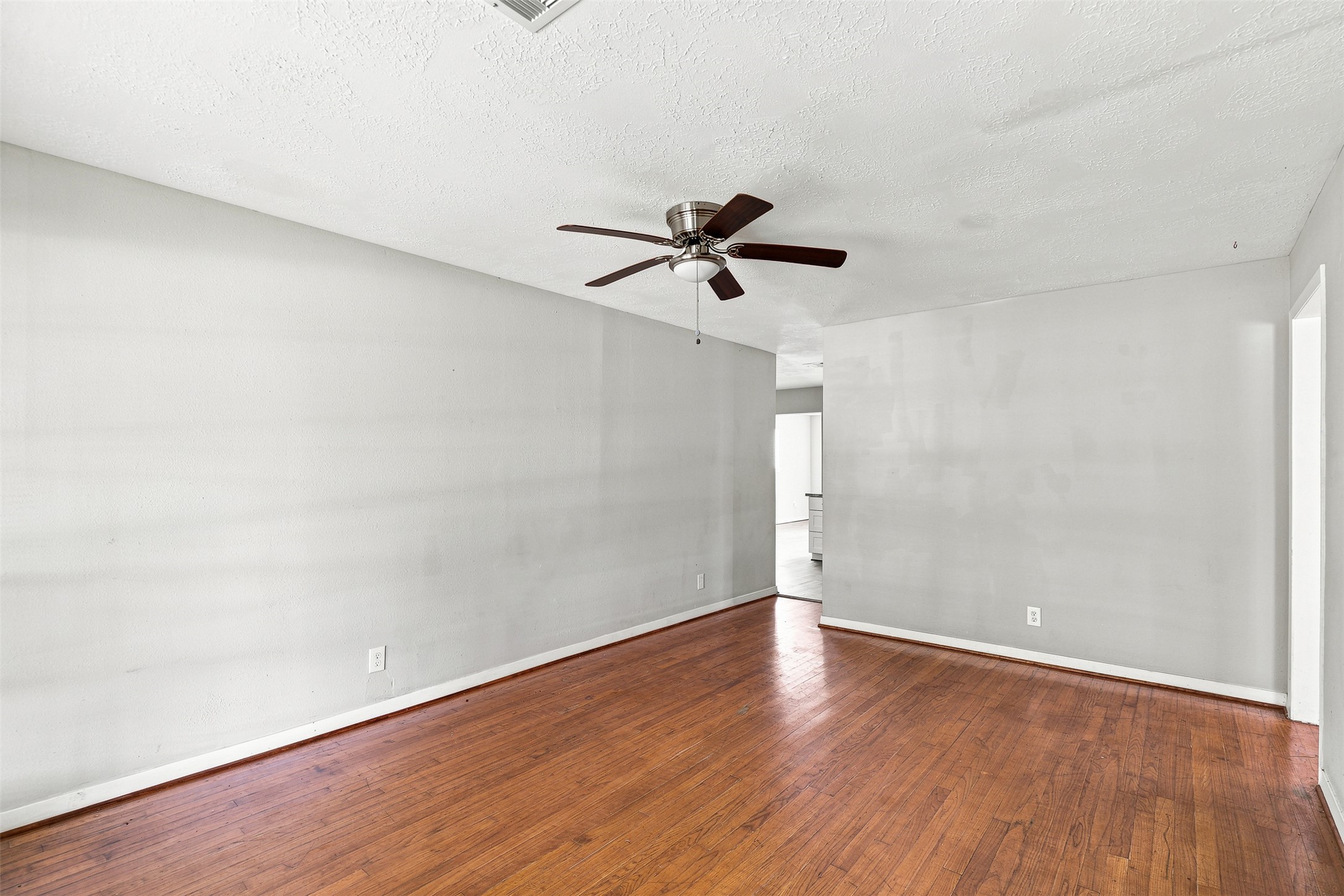 509 Avenue J Property Photo 3