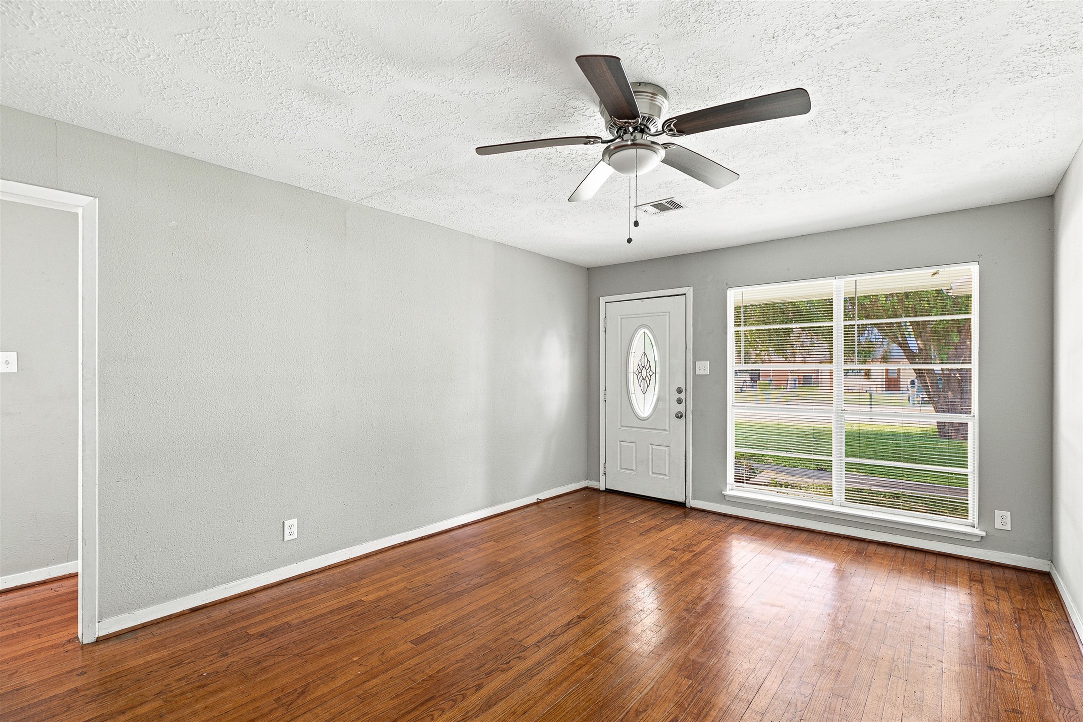 509 Avenue J Property Photo 4