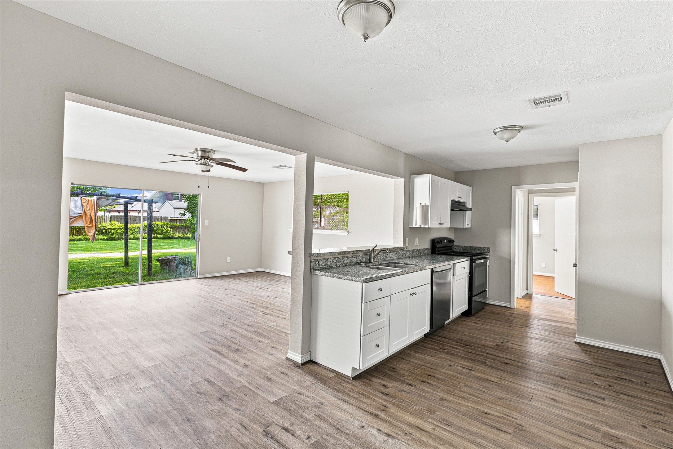 509 Avenue J Property Photo 5