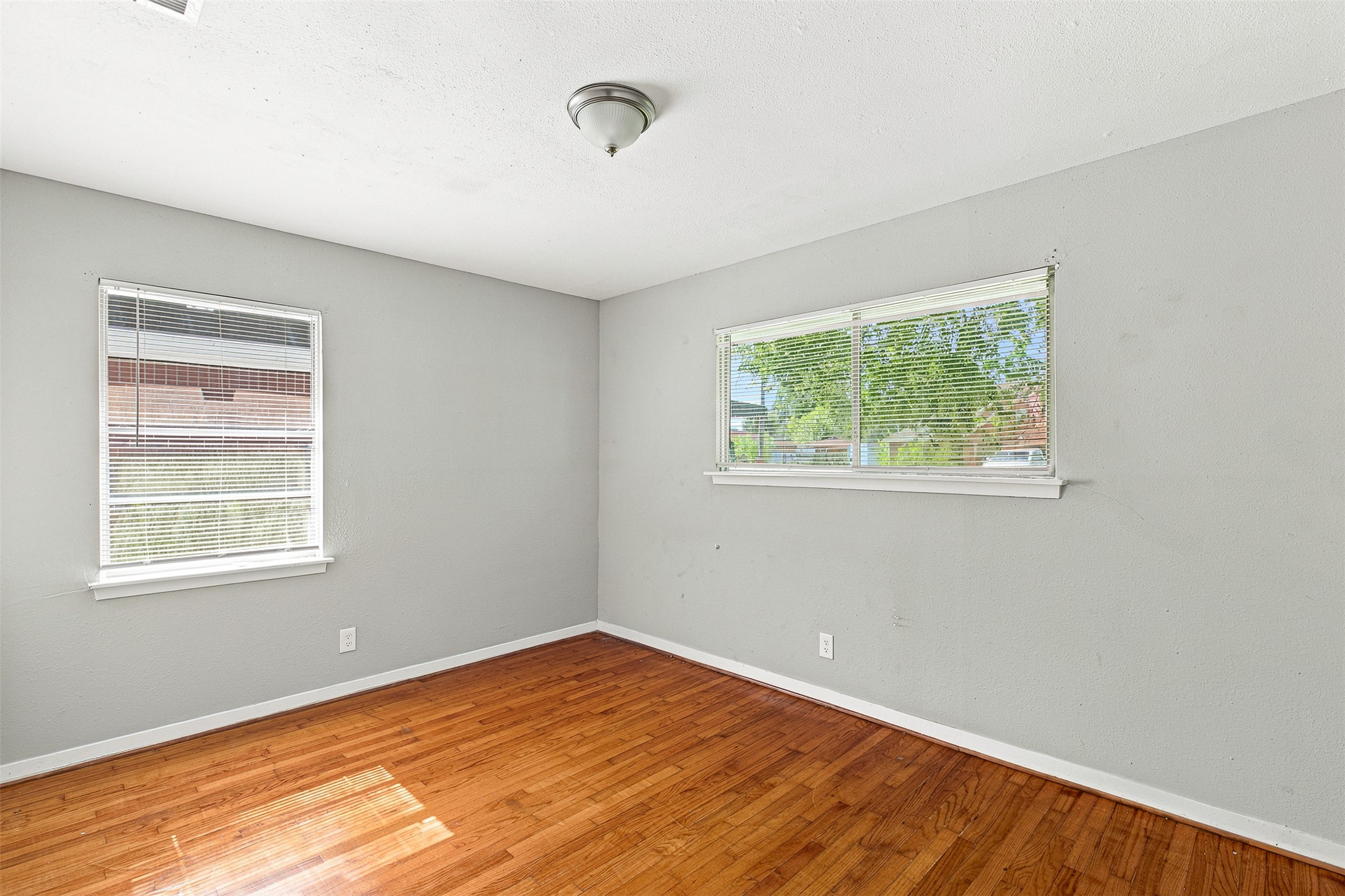 509 Avenue J Property Photo 10