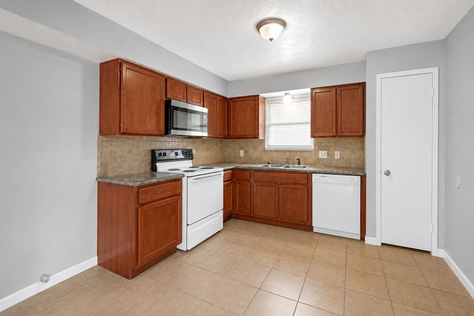 1707 Stone Lake Drive Property Photo 7