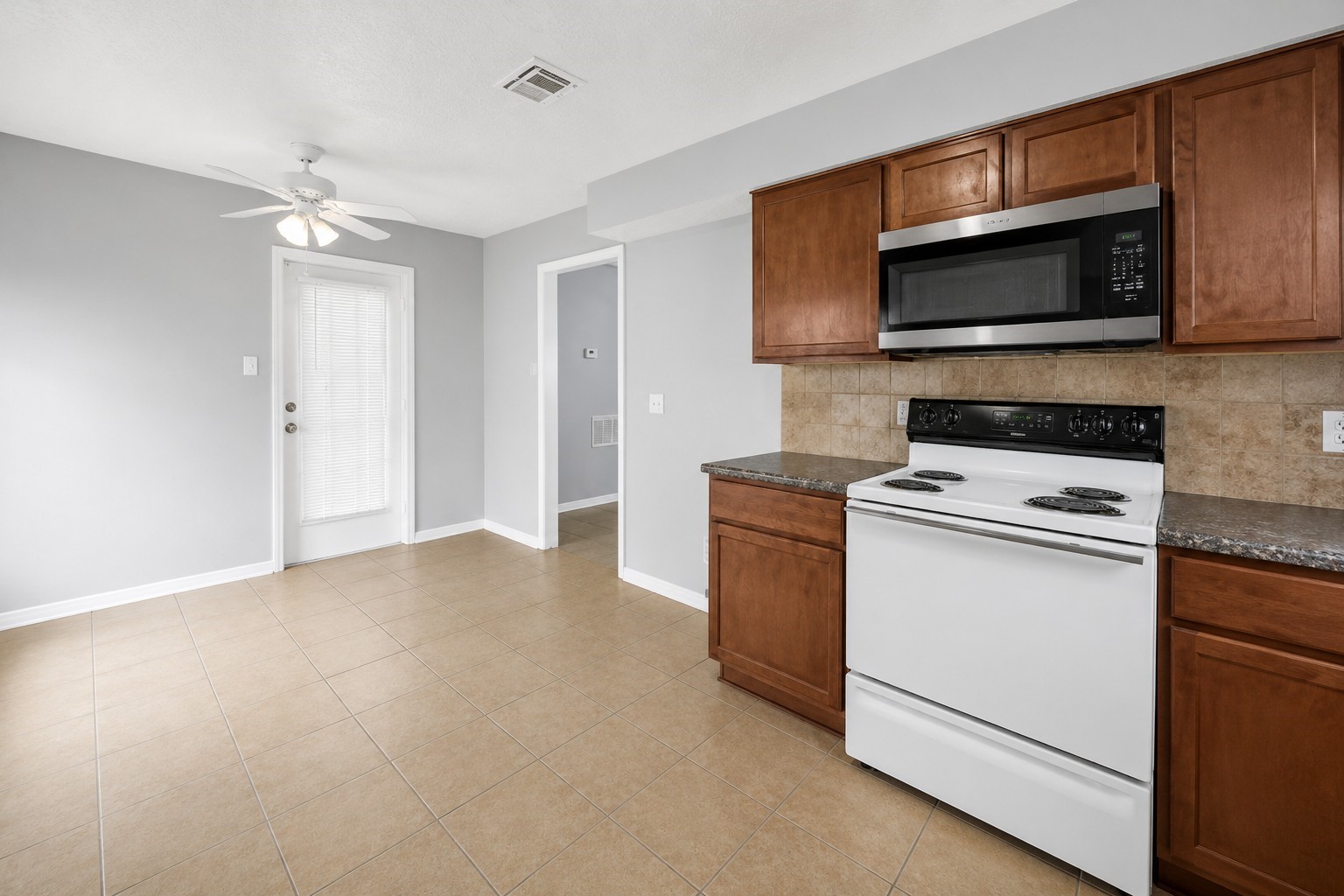 1707 Stone Lake Drive Property Photo 8