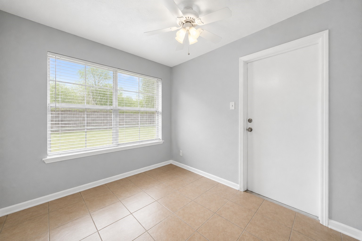 1707 Stone Lake Drive Property Photo 9