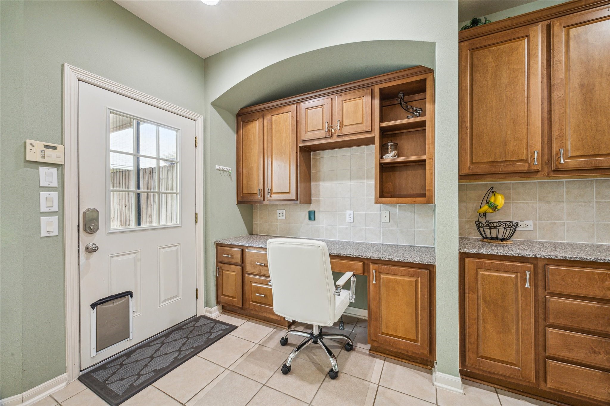 2403 Clippers Square Property Photo 8