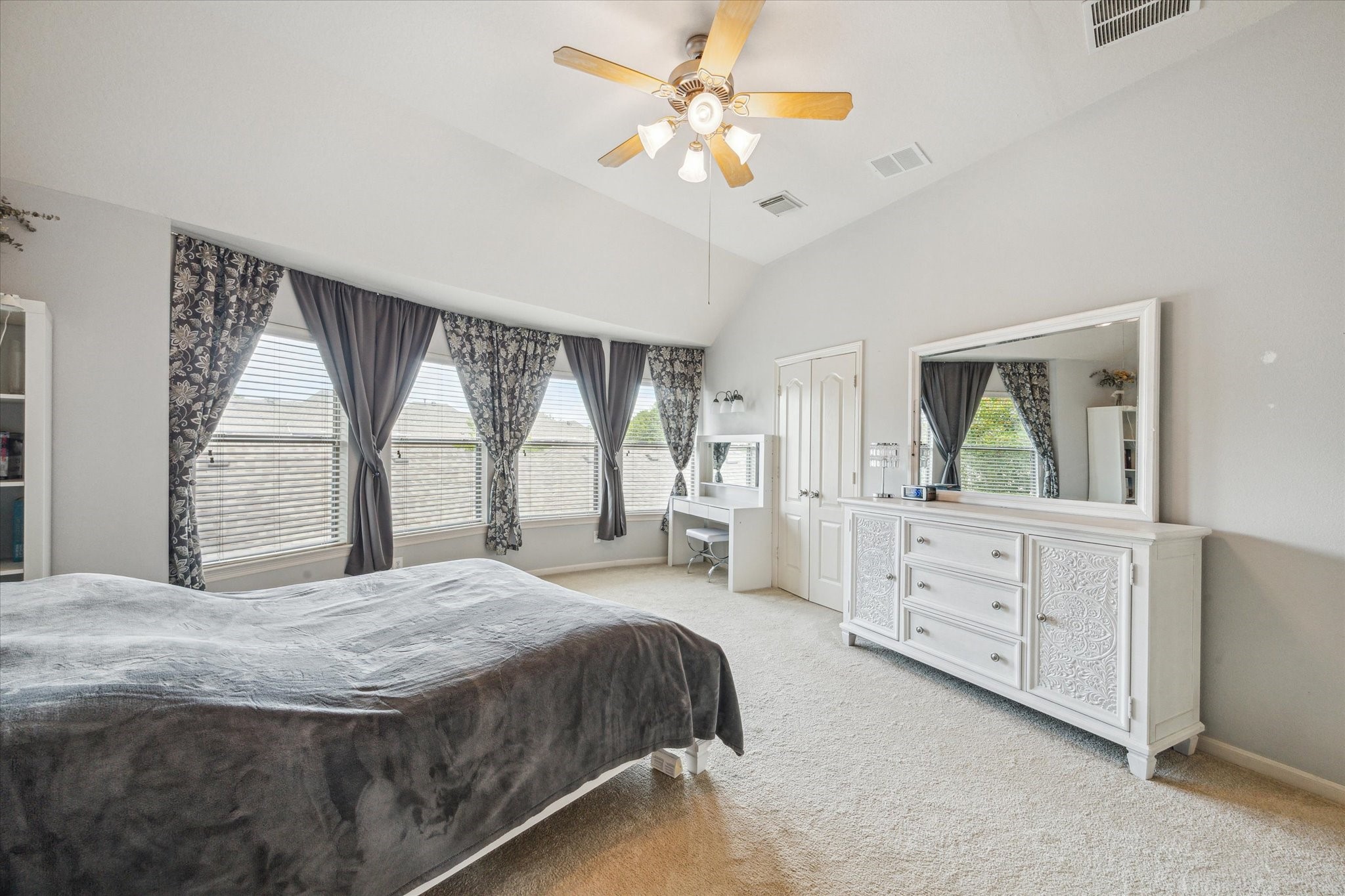 2403 Clippers Square Property Photo 13