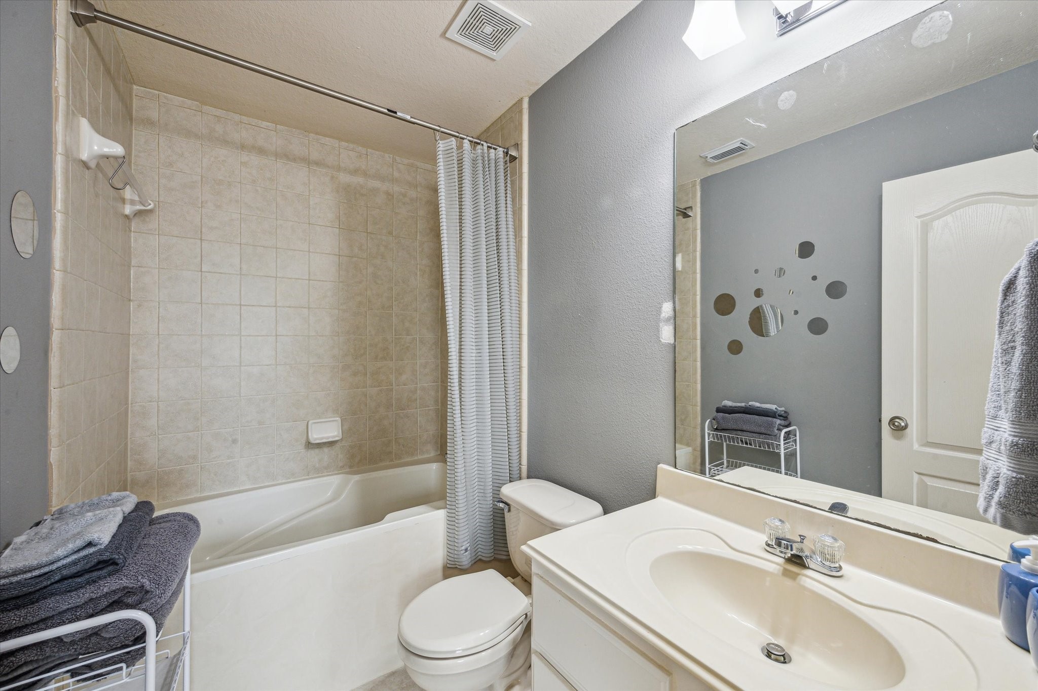 2403 Clippers Square Property Photo 16