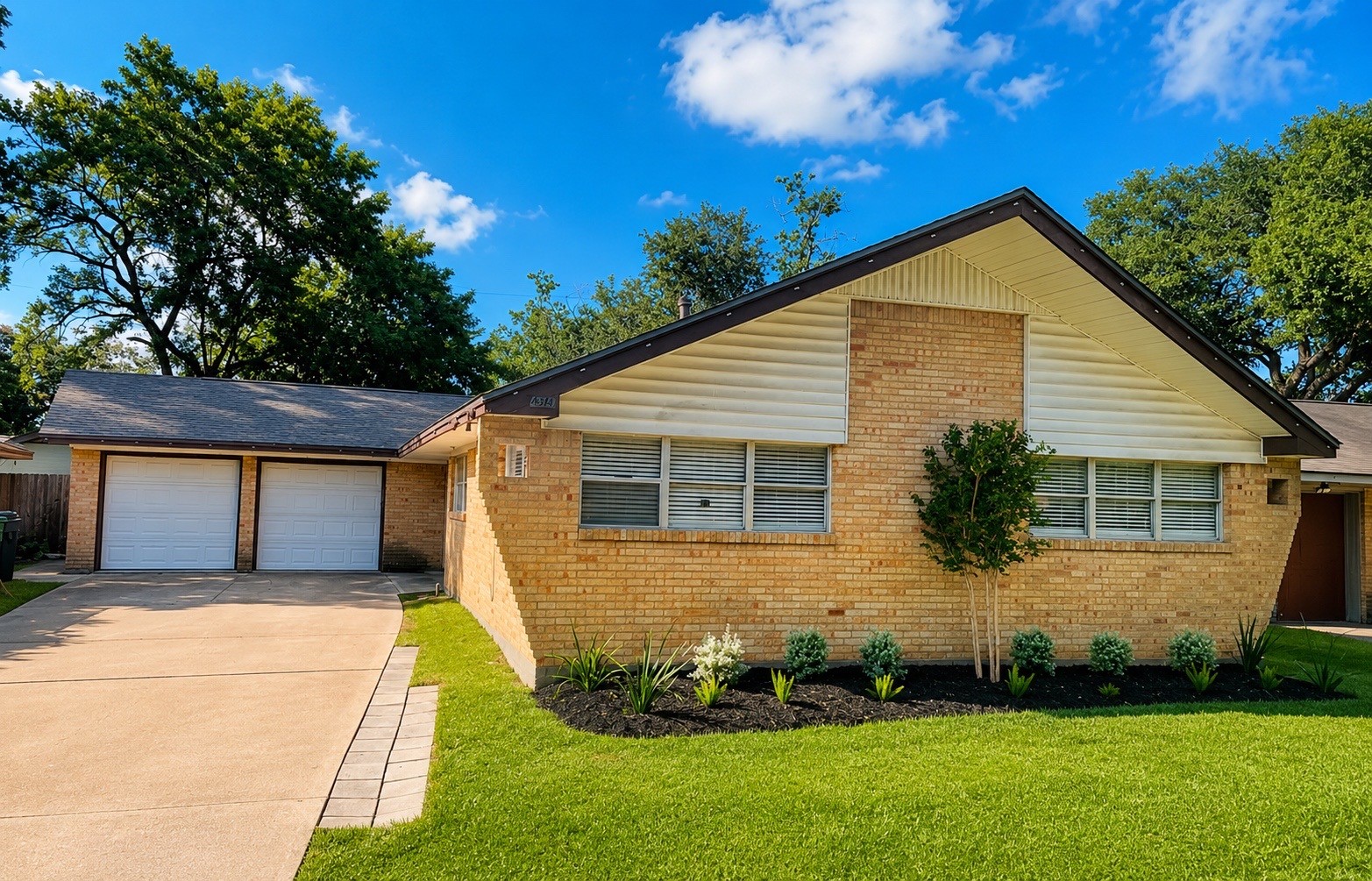 4314 Benning Drive Property Photo 1