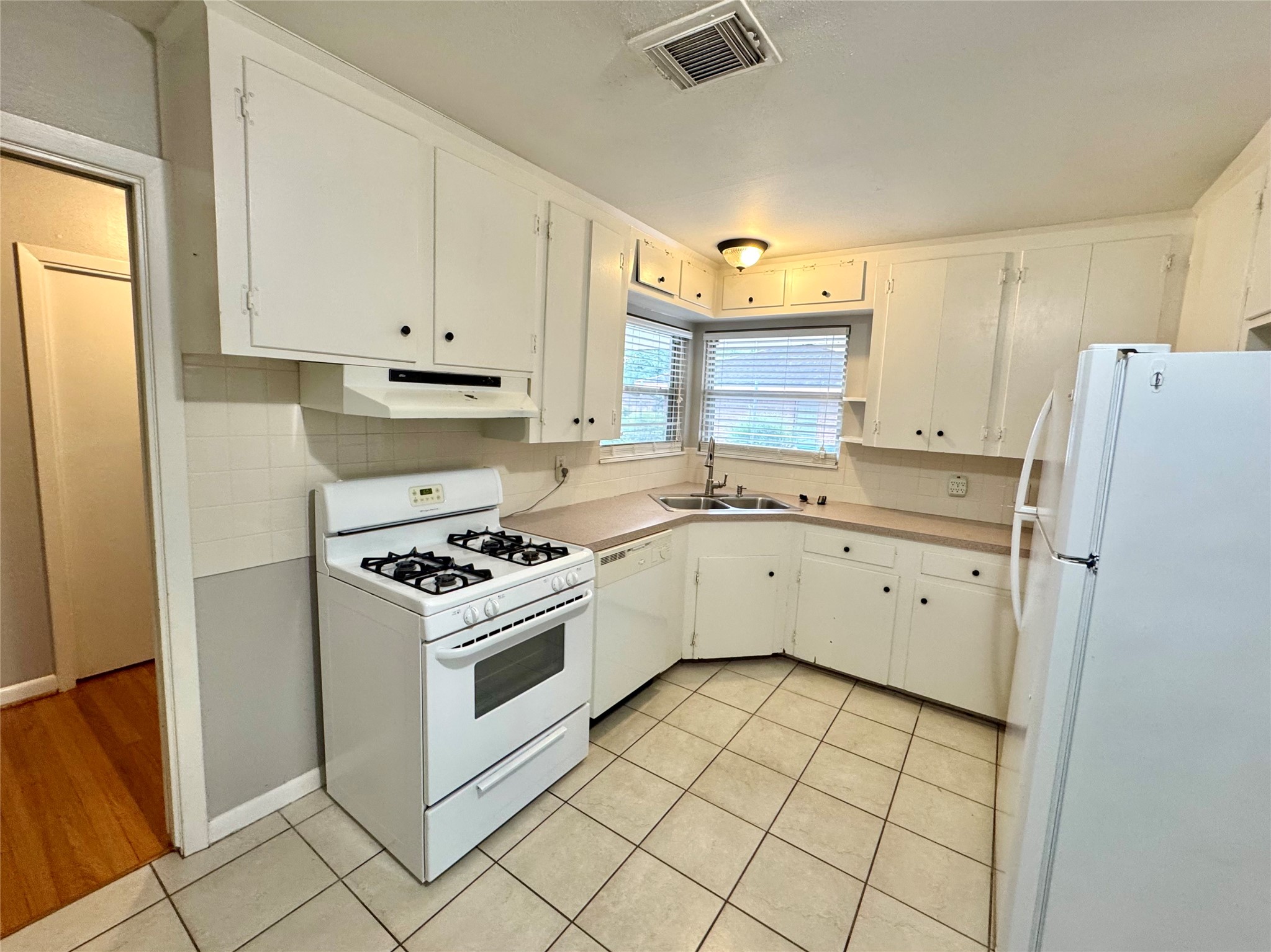 4314 Benning Drive Property Photo 5