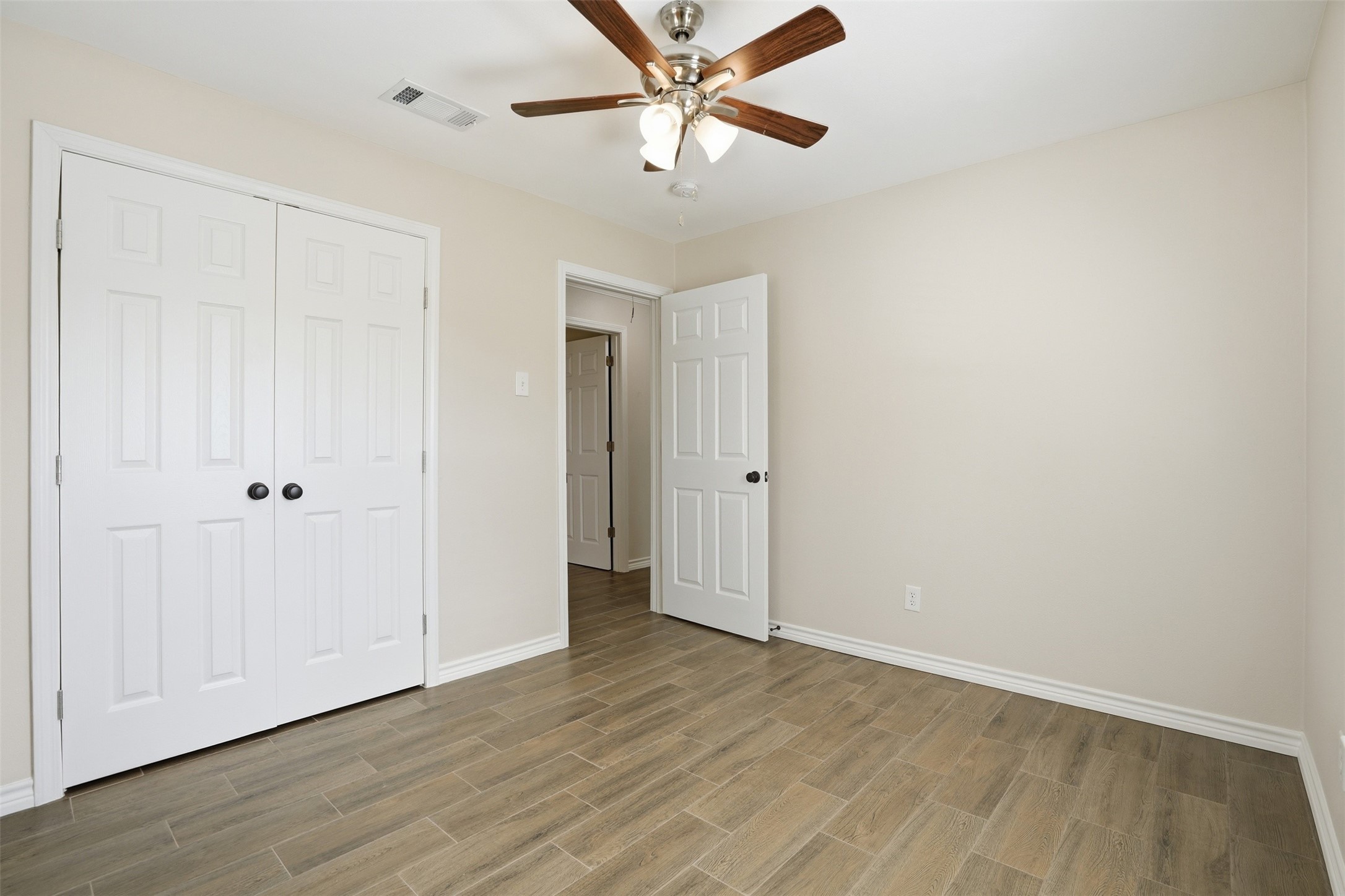 6518 Paris Street Property Photo 6