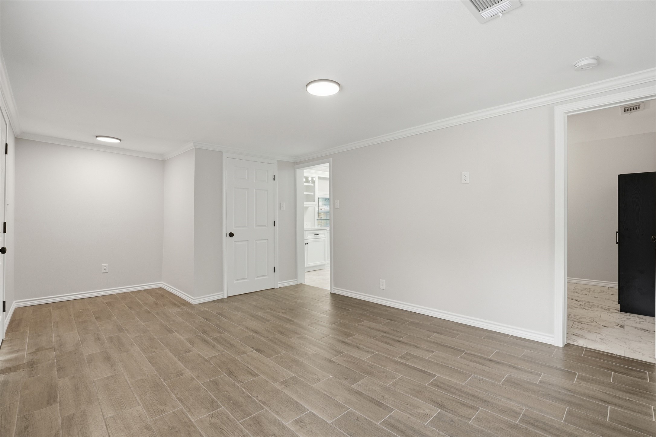 6518 Paris Street Property Photo 7