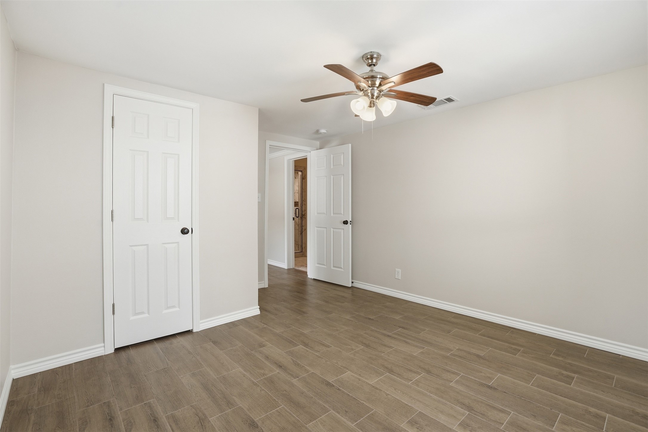 6518 Paris Street Property Photo 8