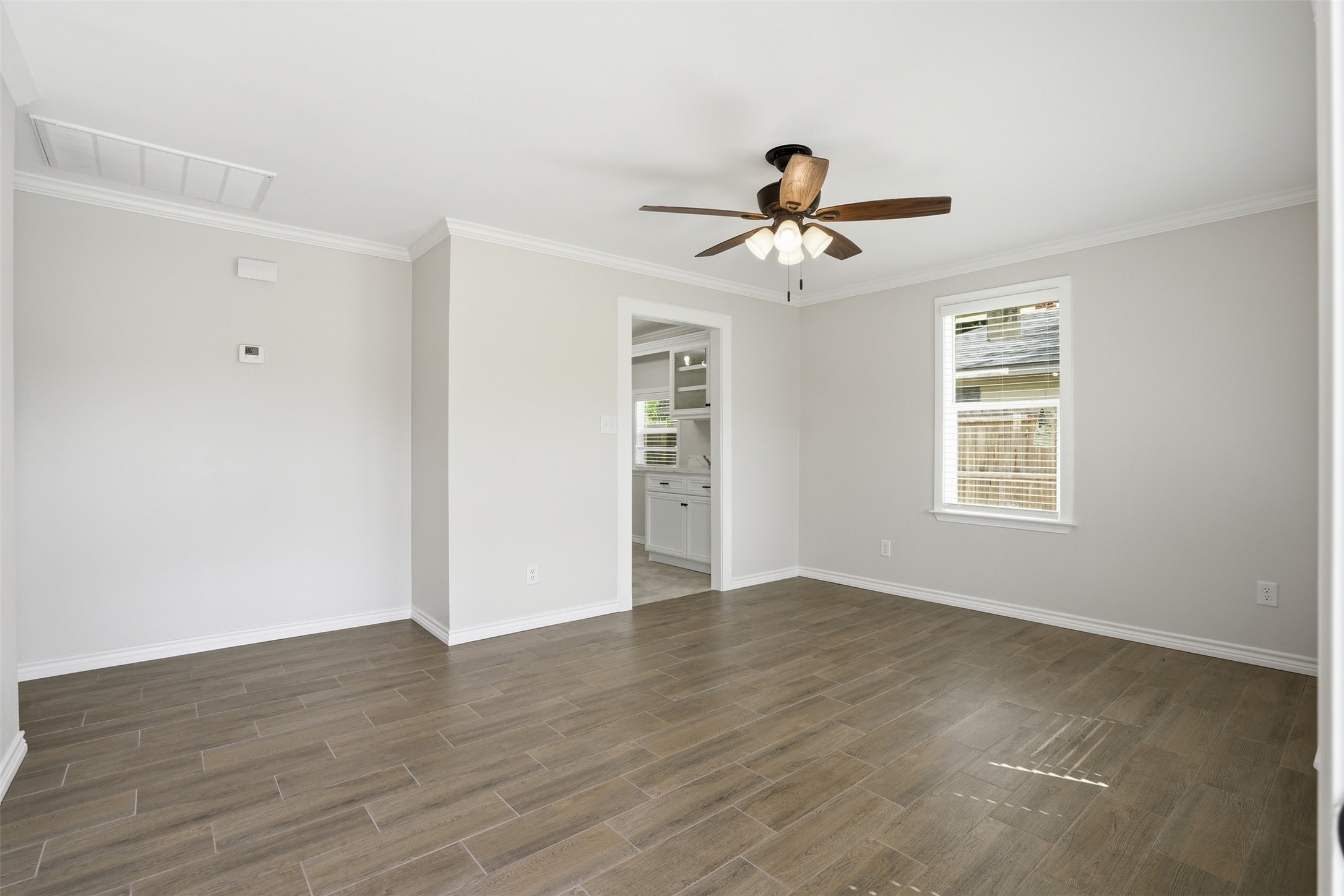 6518 Paris Street Property Photo 9