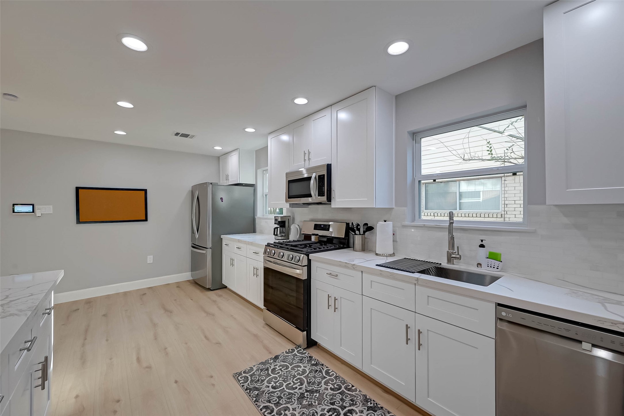5522 Caversham Drive Property Photo 4