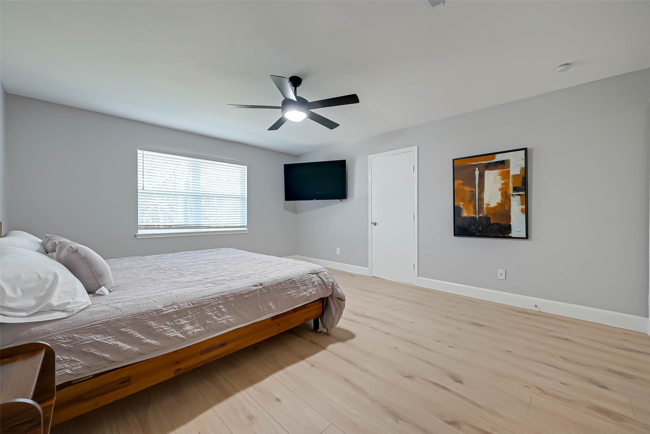 5522 Caversham Drive Property Photo 6