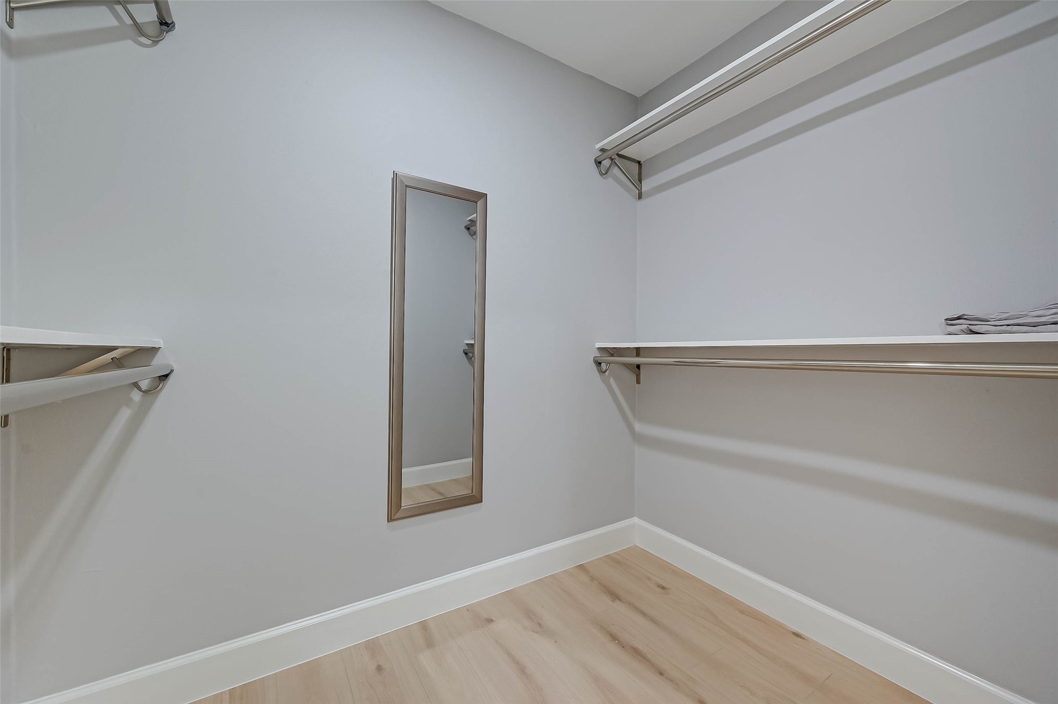 5522 Caversham Drive Property Photo 7