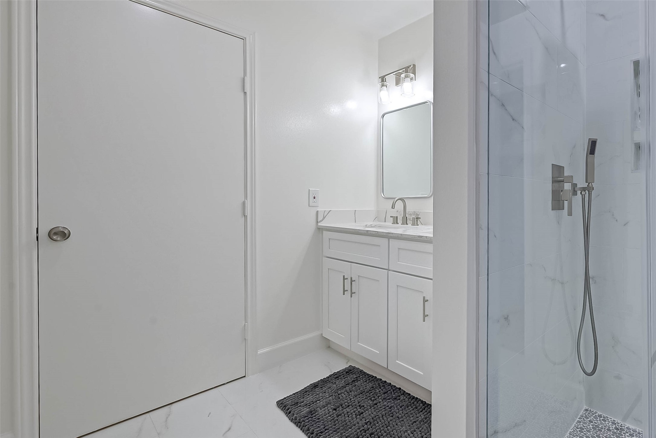 5522 Caversham Drive Property Photo 9
