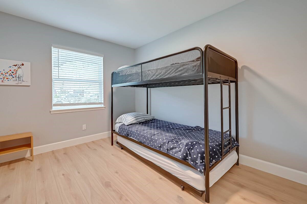 5522 Caversham Drive Property Photo 14