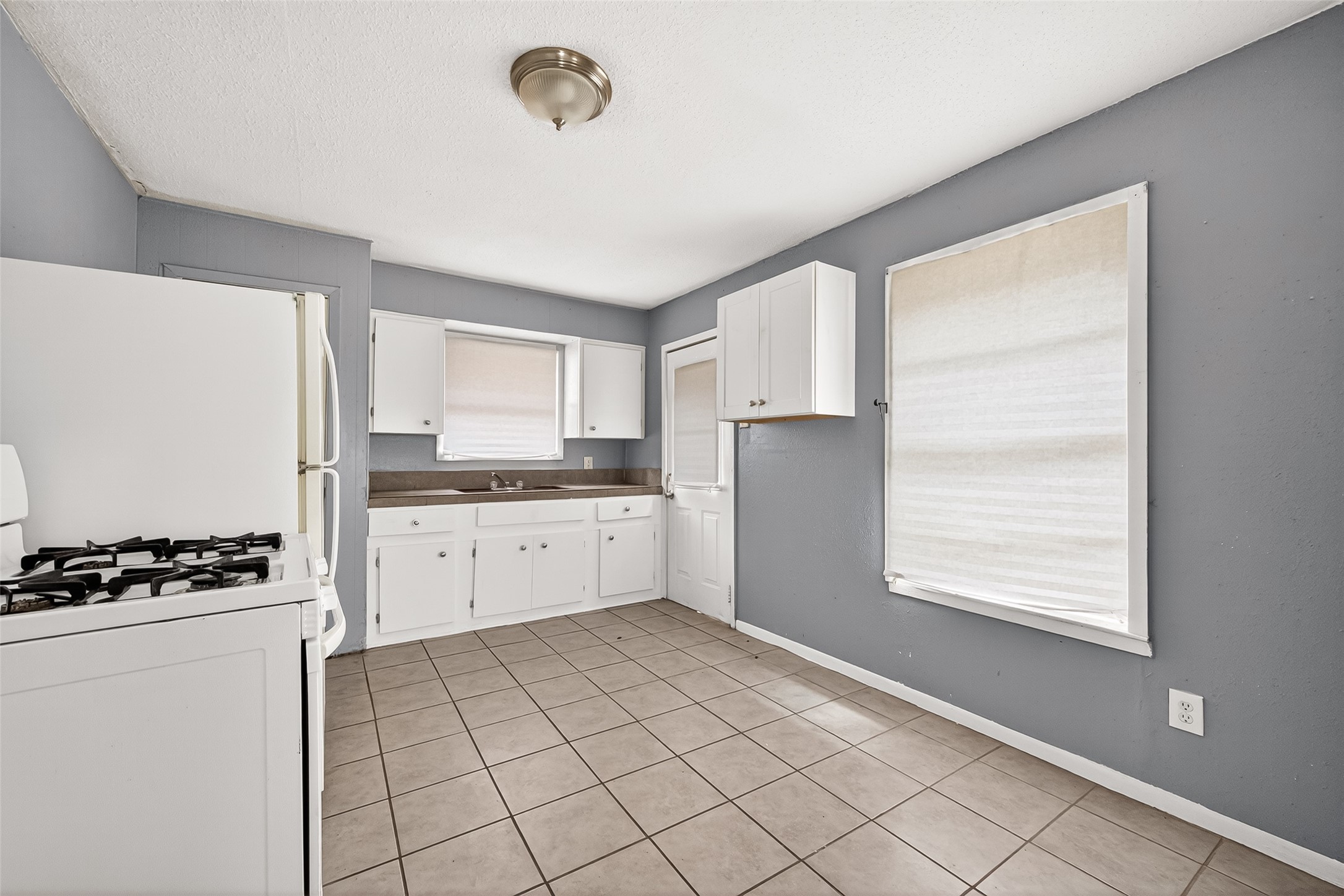 3900 Tuam Street Property Photo 32