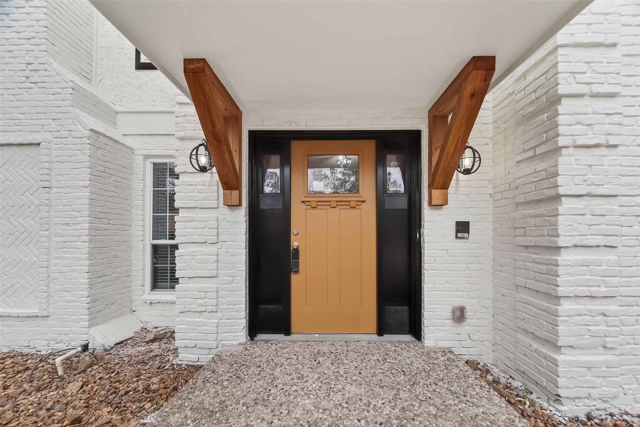 2402 Oak Shores Drive Property Photo 3
