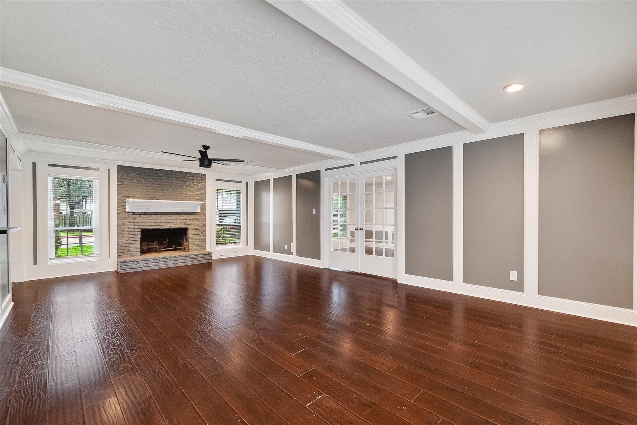 2402 Oak Shores Drive Property Photo 5