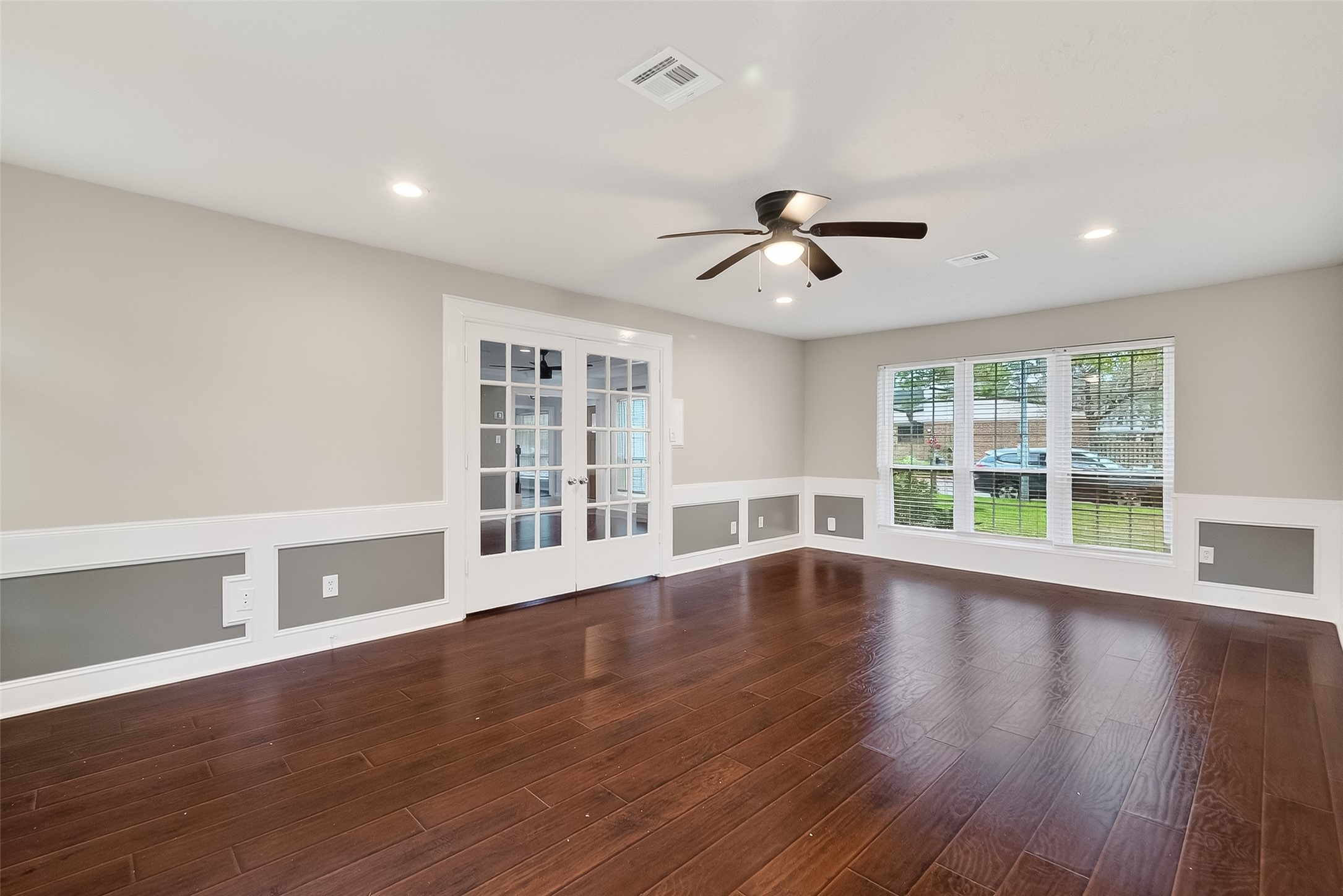 2402 Oak Shores Drive Property Photo 8