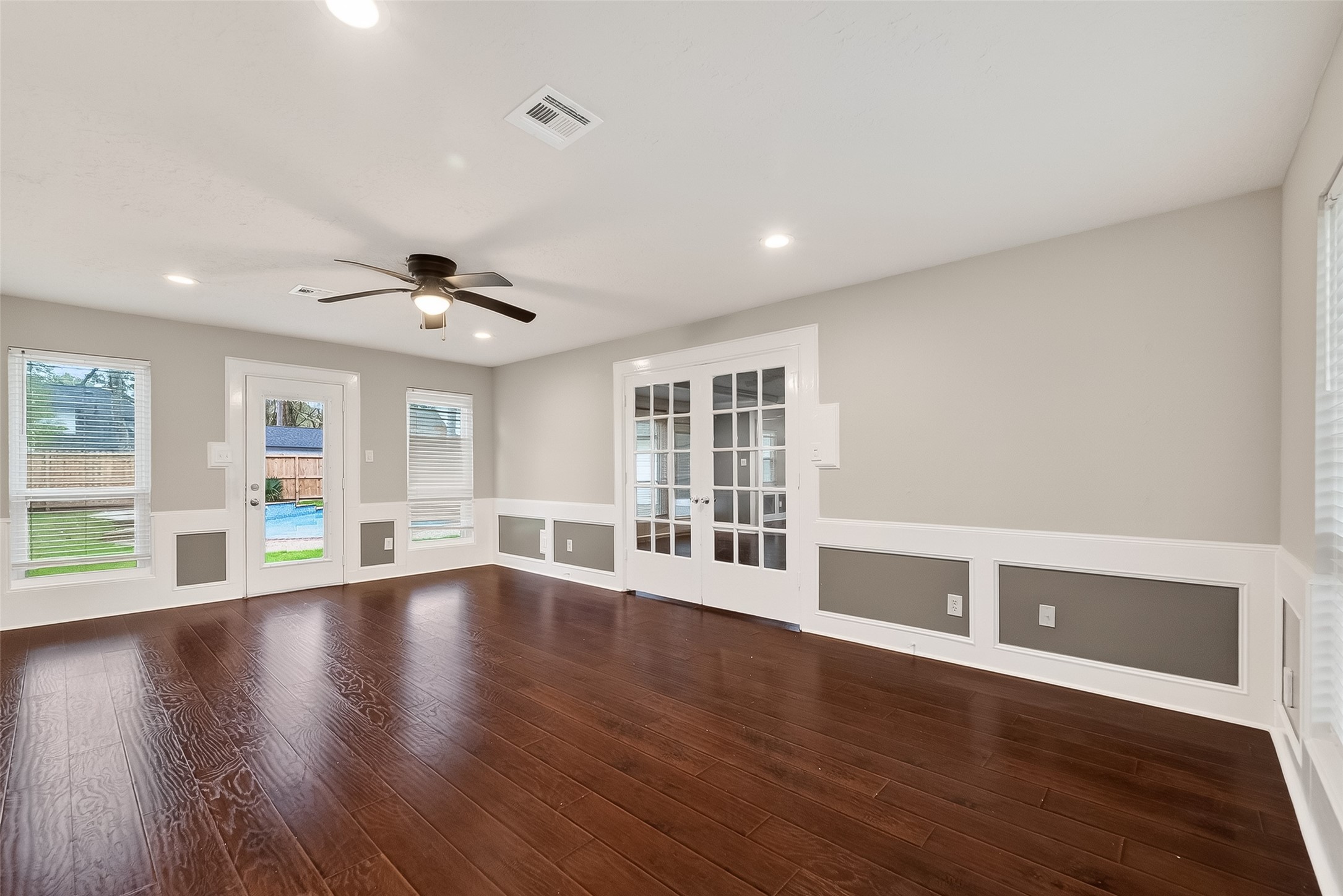 2402 Oak Shores Drive Property Photo 9
