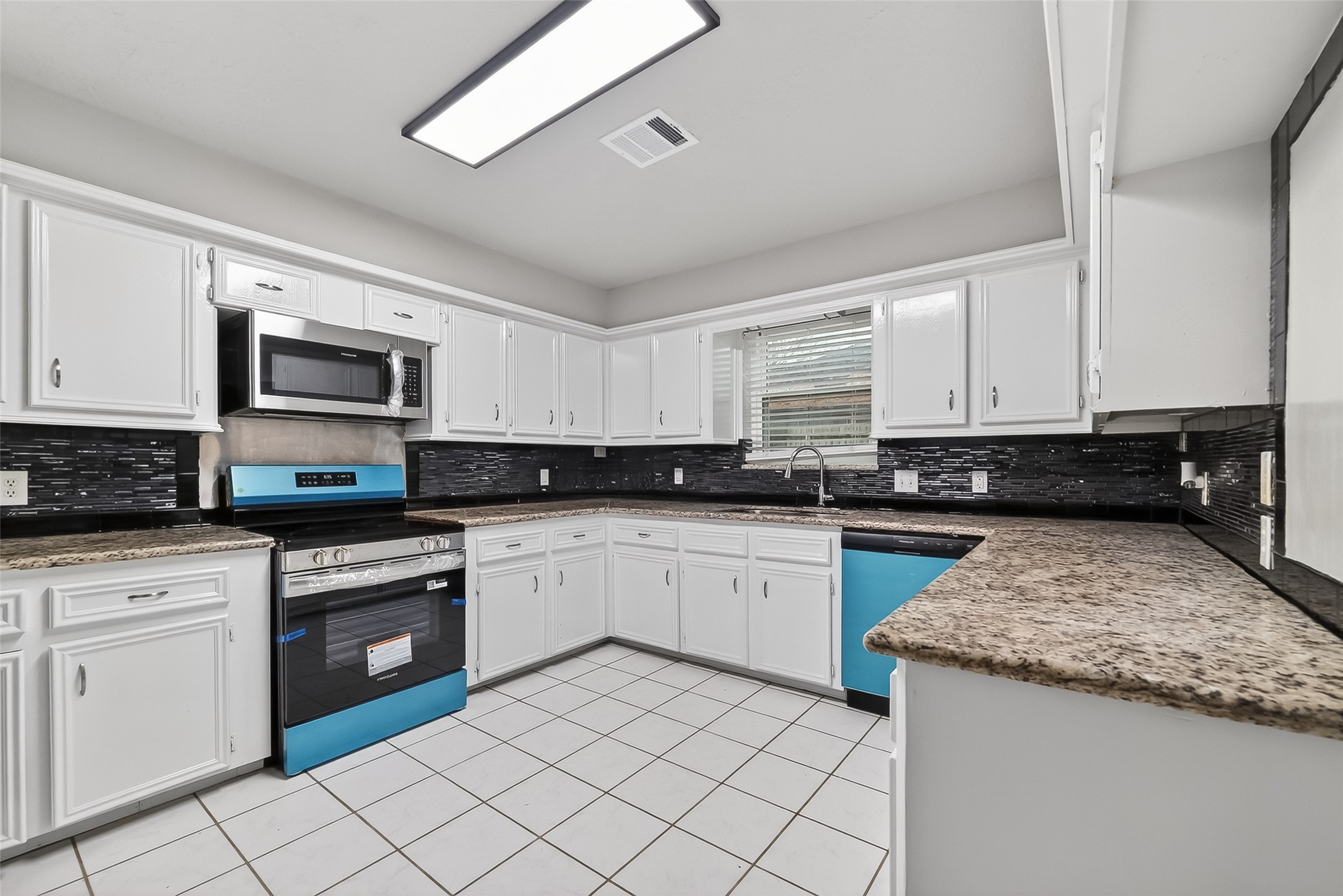 2402 Oak Shores Drive Property Photo 12