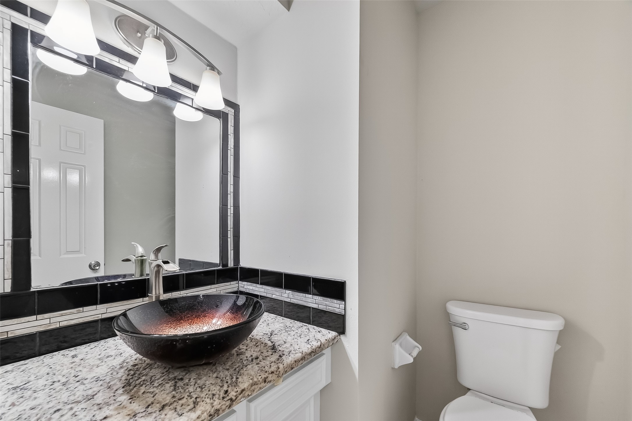 2402 Oak Shores Drive Property Photo 17