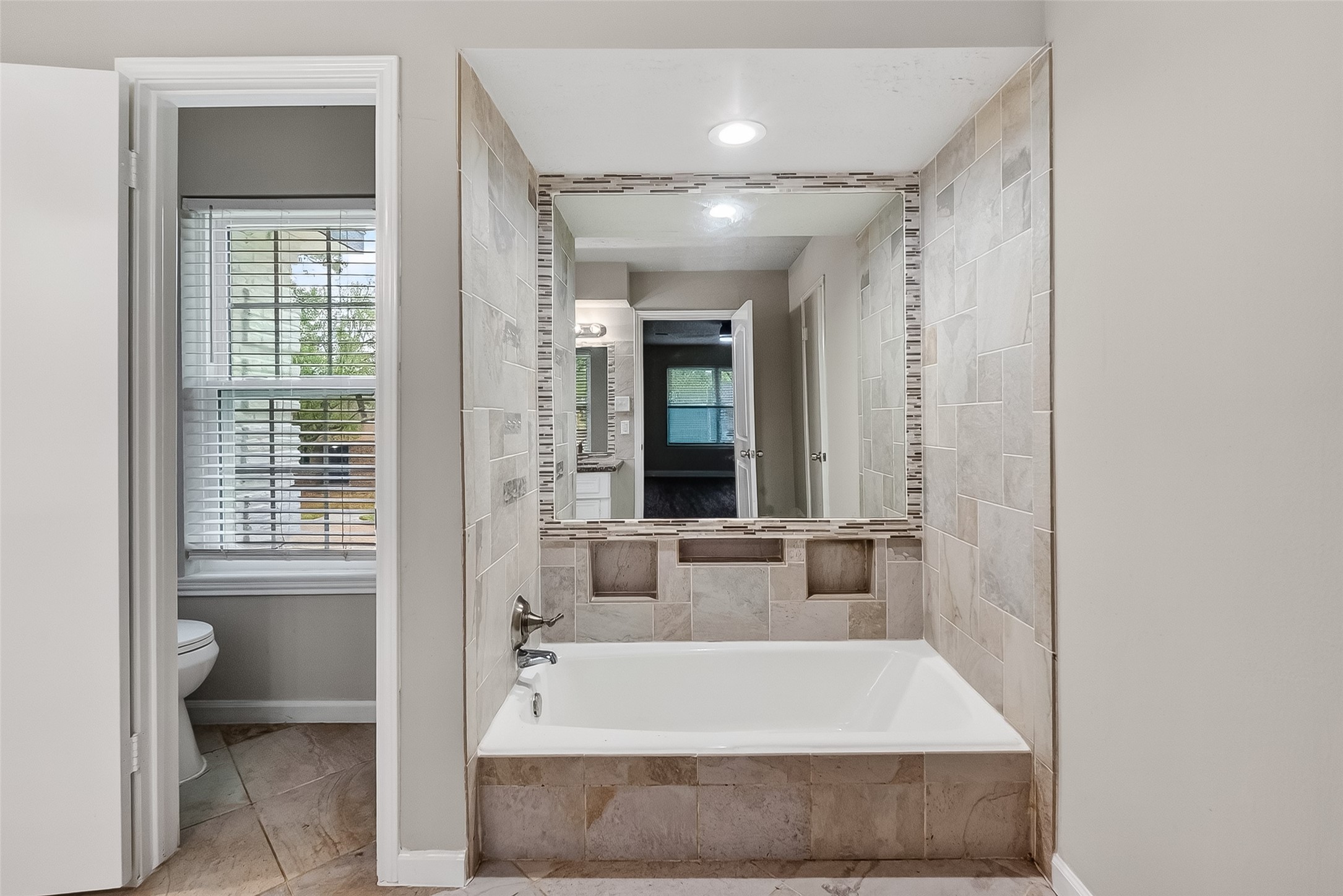 2402 Oak Shores Drive Property Photo 25
