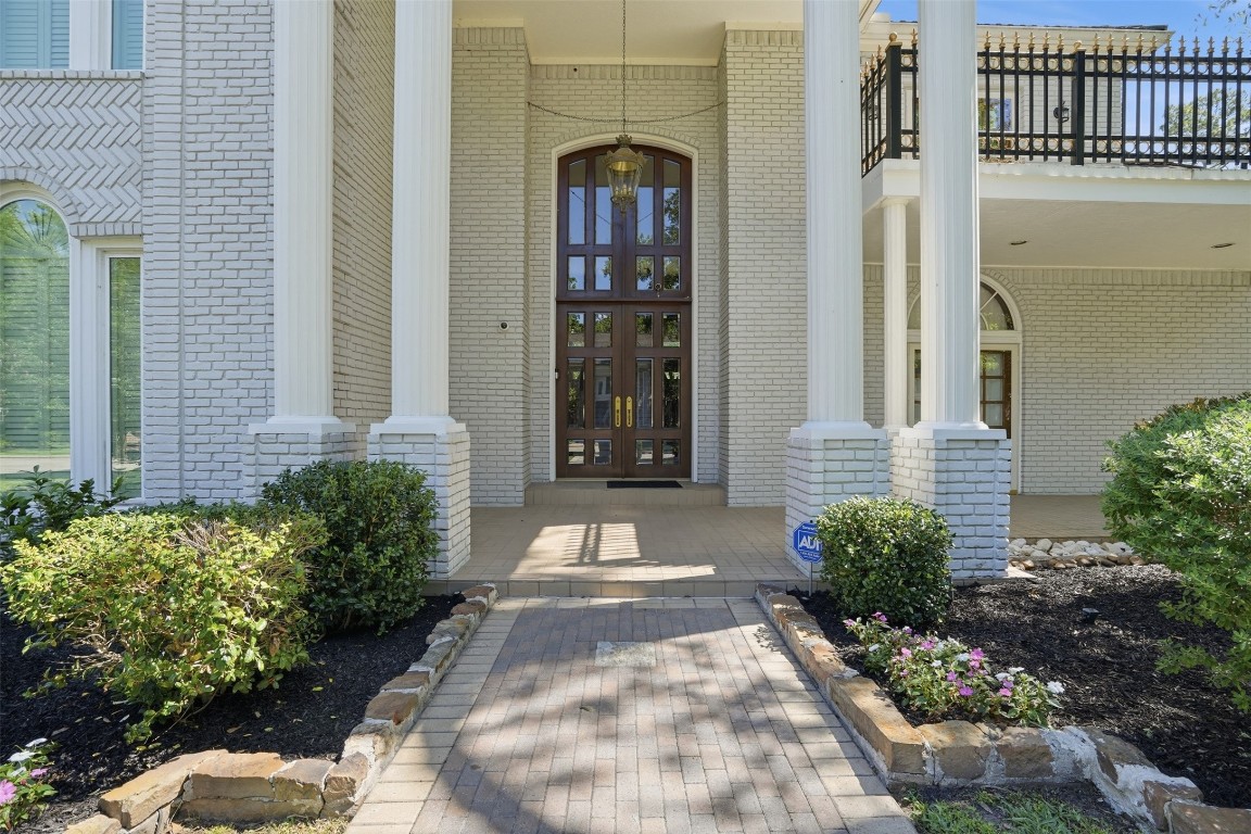 17403 Cedar Placid Lane Property Photo 4