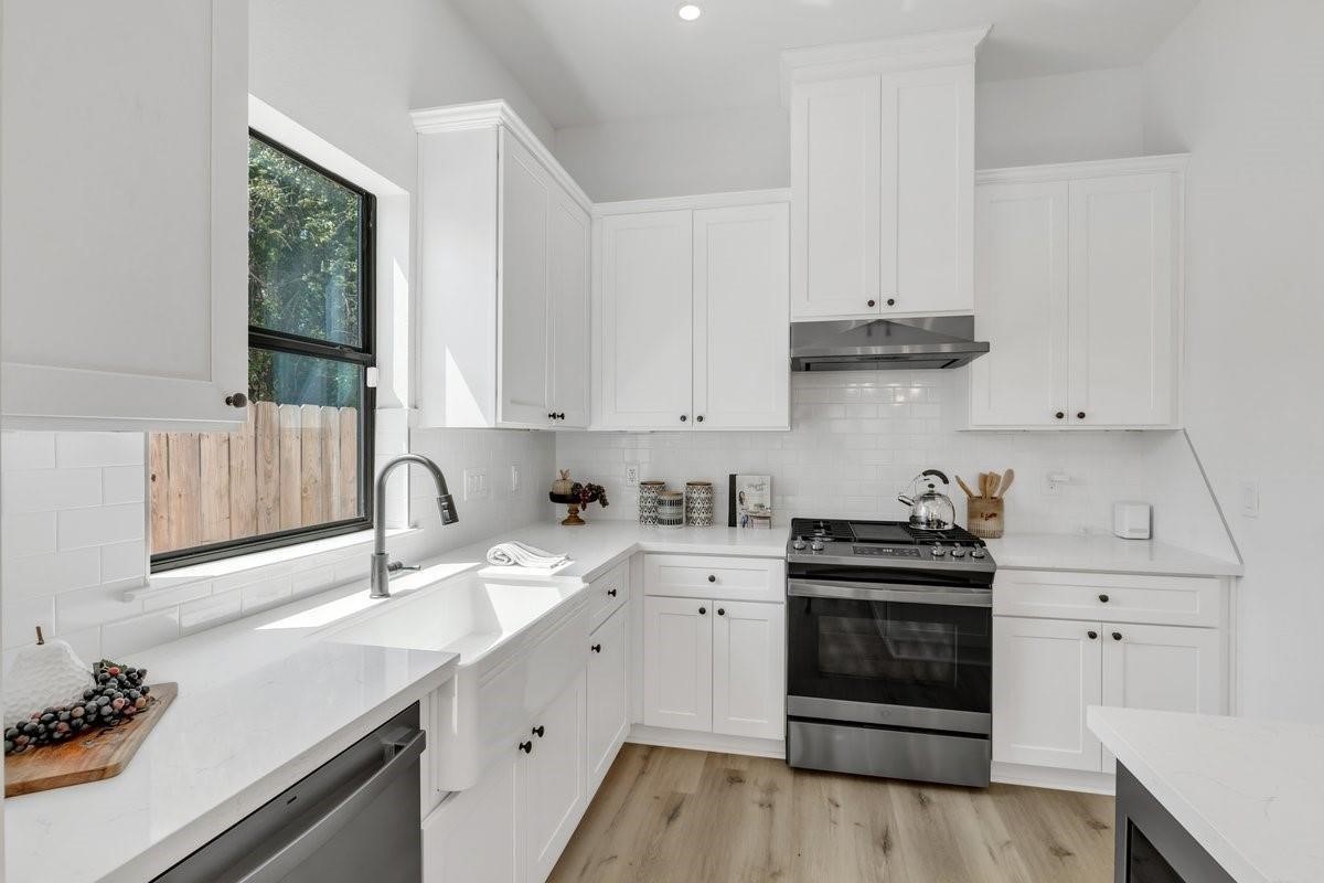 3417 Tuam Street Property Photo 8