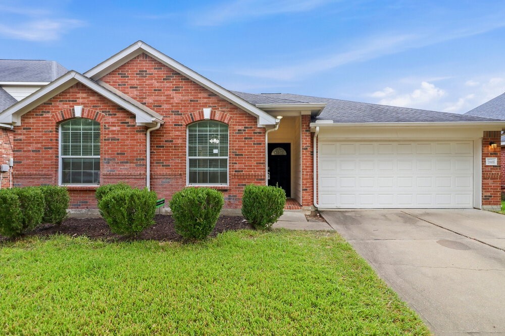 7811 Iris Glen Lane Property Photo 1