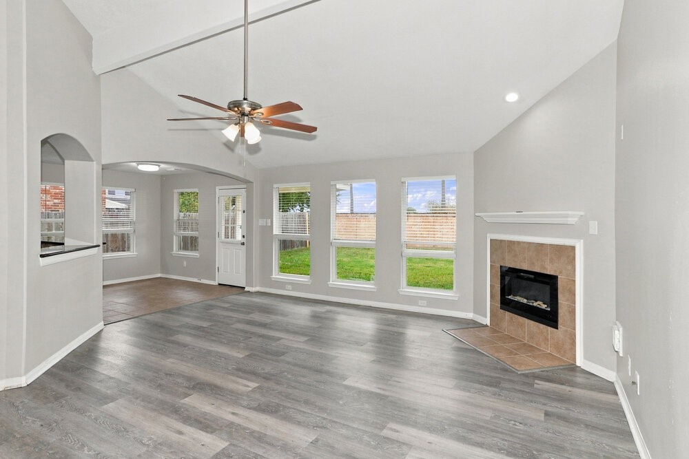 7811 Iris Glen Lane Property Photo 3