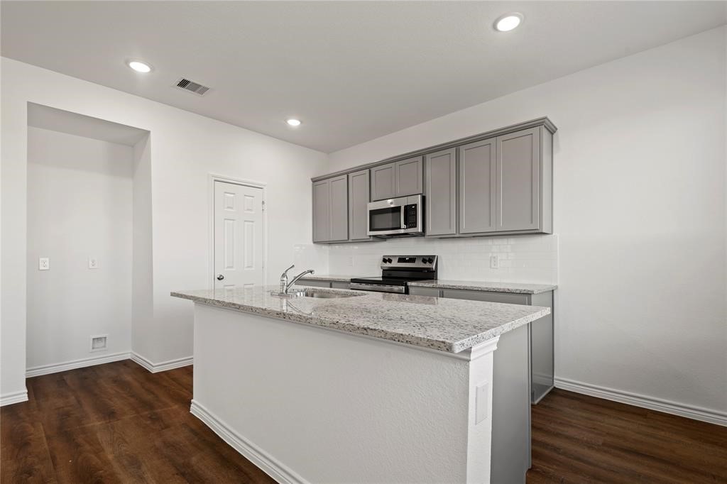 808 Stoney Point Lane Property Photo 4