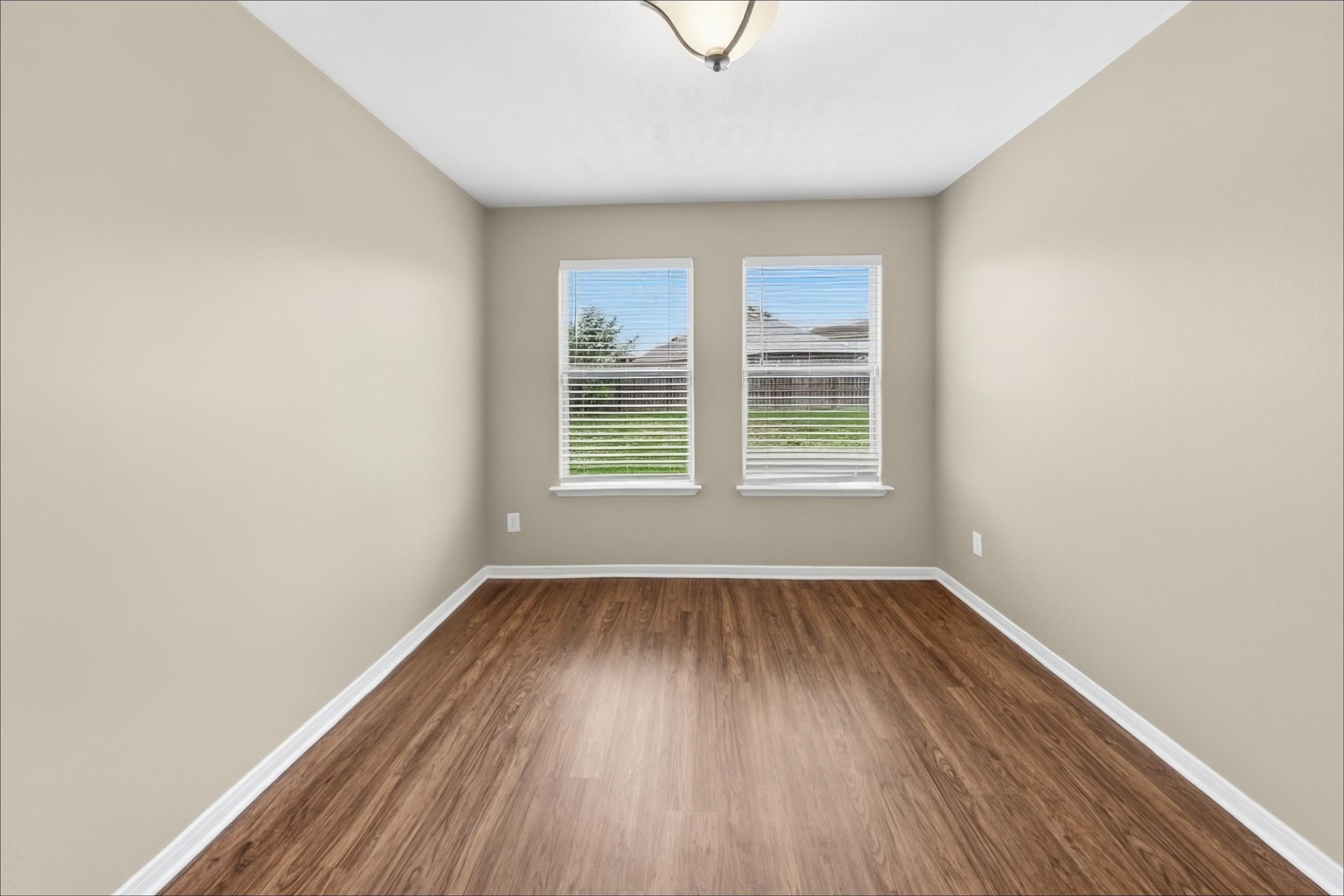 8002 Ginger Park Drive Property Photo 5