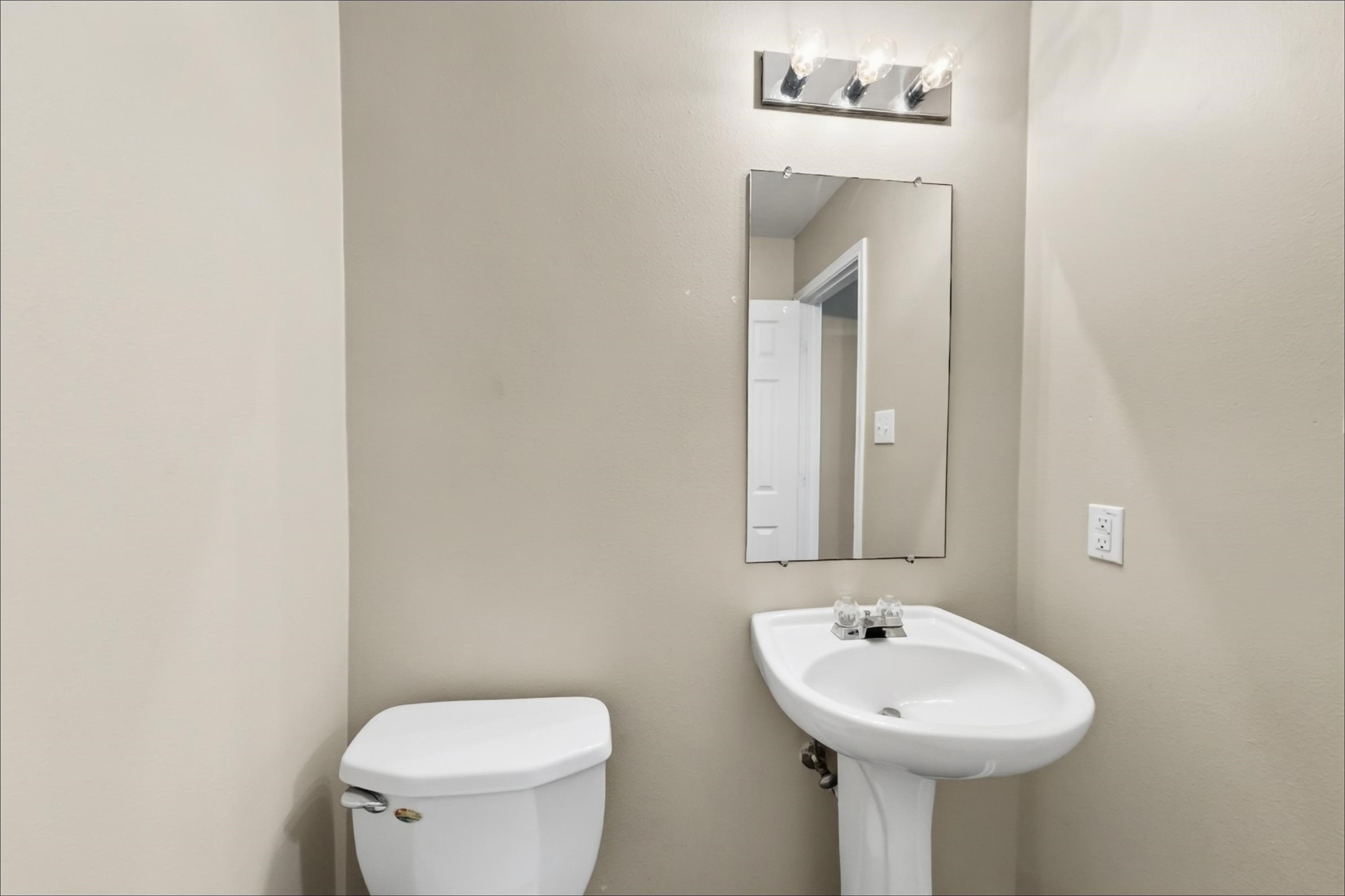8002 Ginger Park Drive Property Photo 8