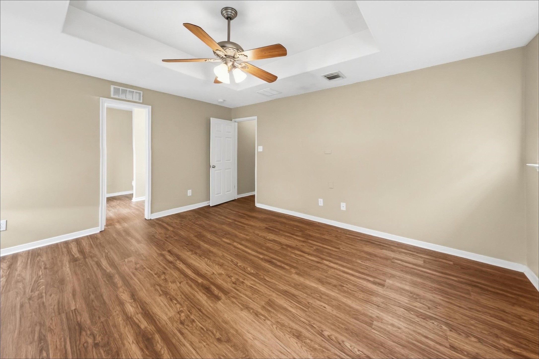 8002 Ginger Park Drive Property Photo 10