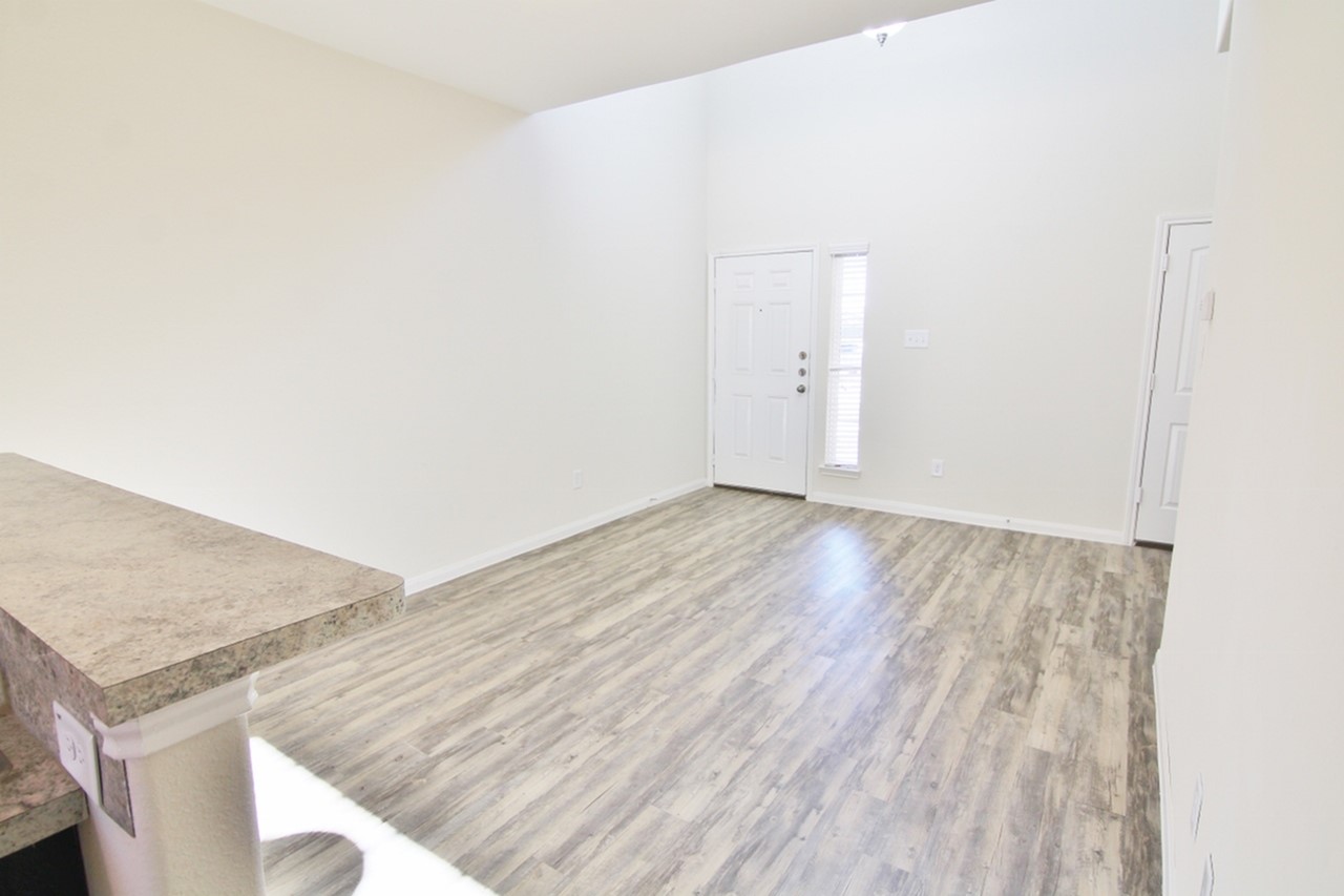 6255 Brenwood Circle Property Photo 8