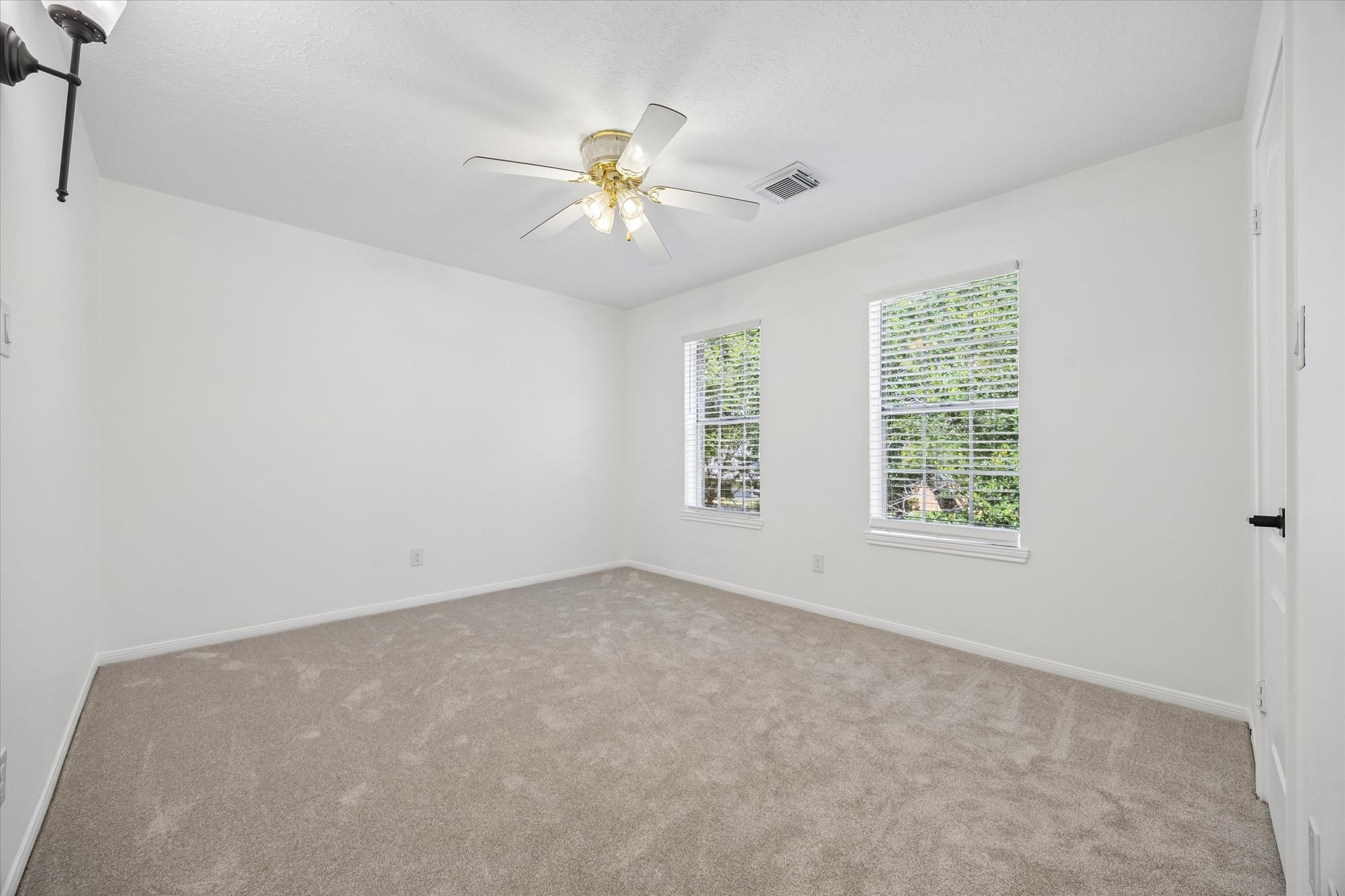 2431 Parkwood Lane Property Photo 13