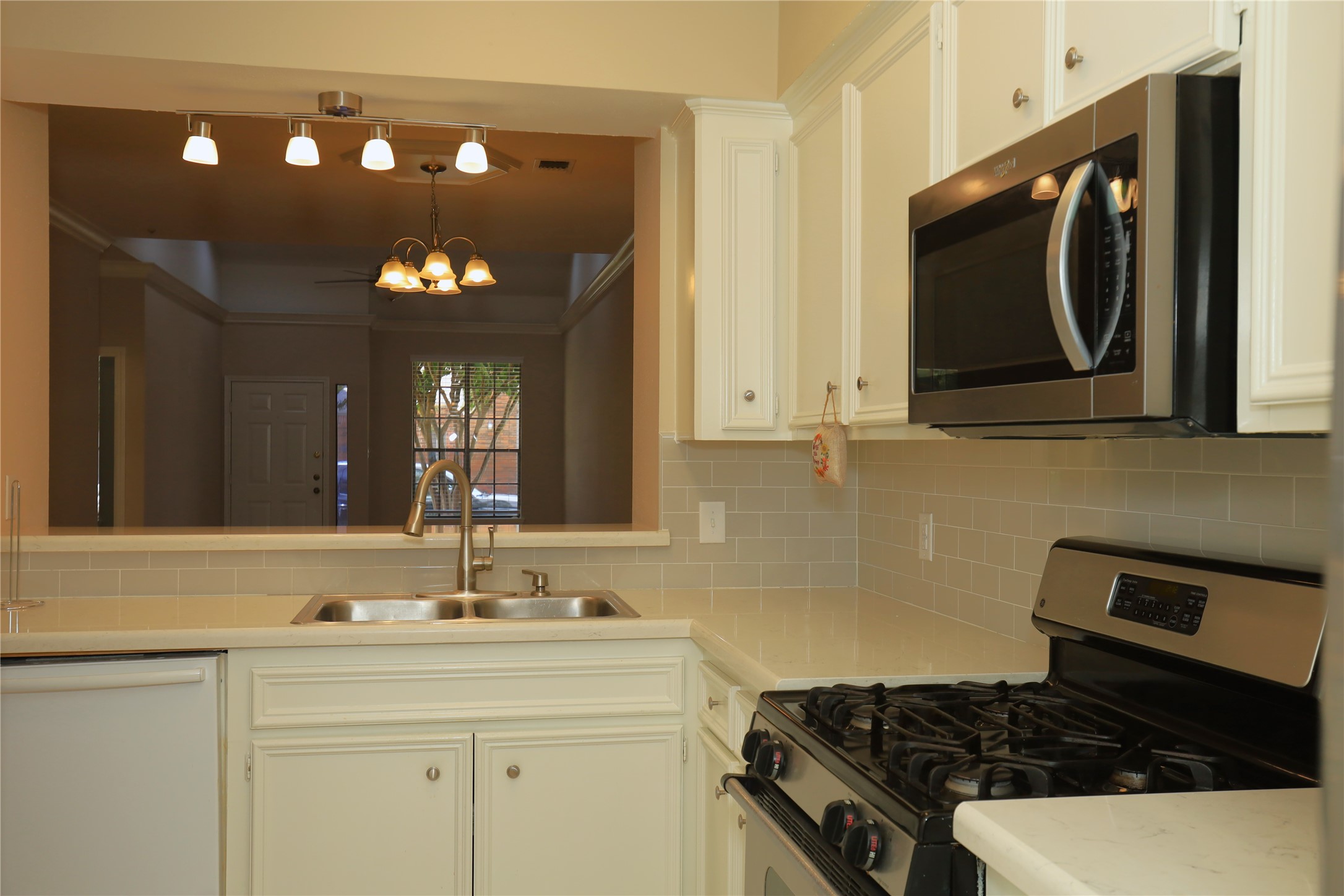 107 Manor Place Property Photo 8