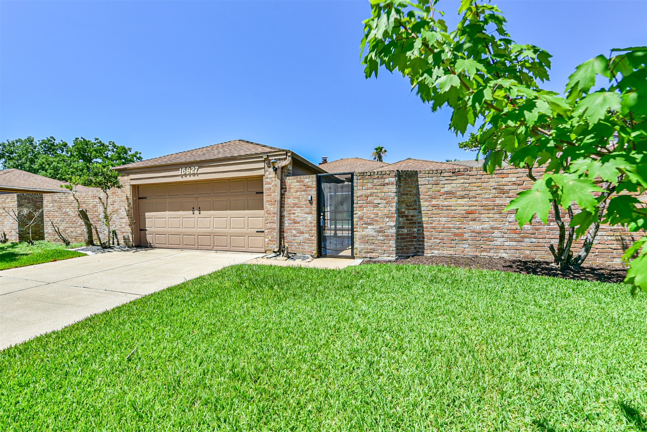 16927 Amidon Drive Property Photo 2