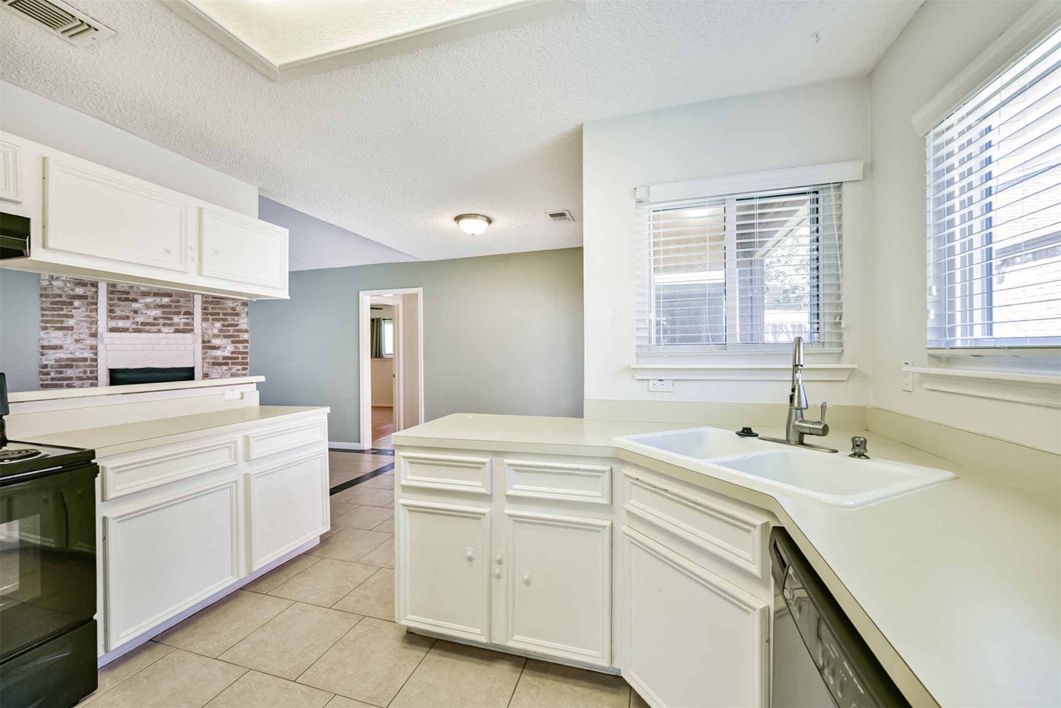 16927 Amidon Drive Property Photo 11