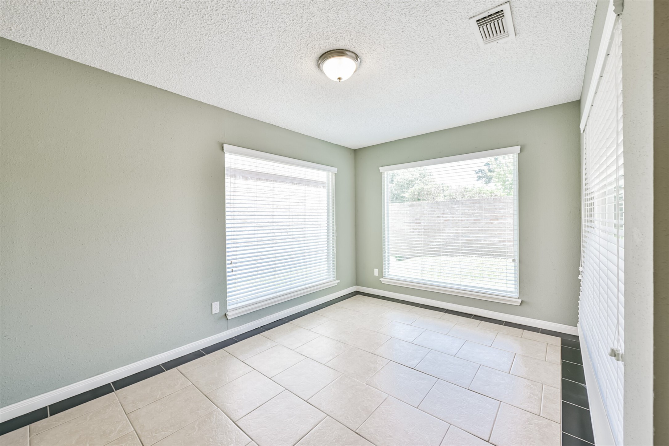 16927 Amidon Drive Property Photo 14
