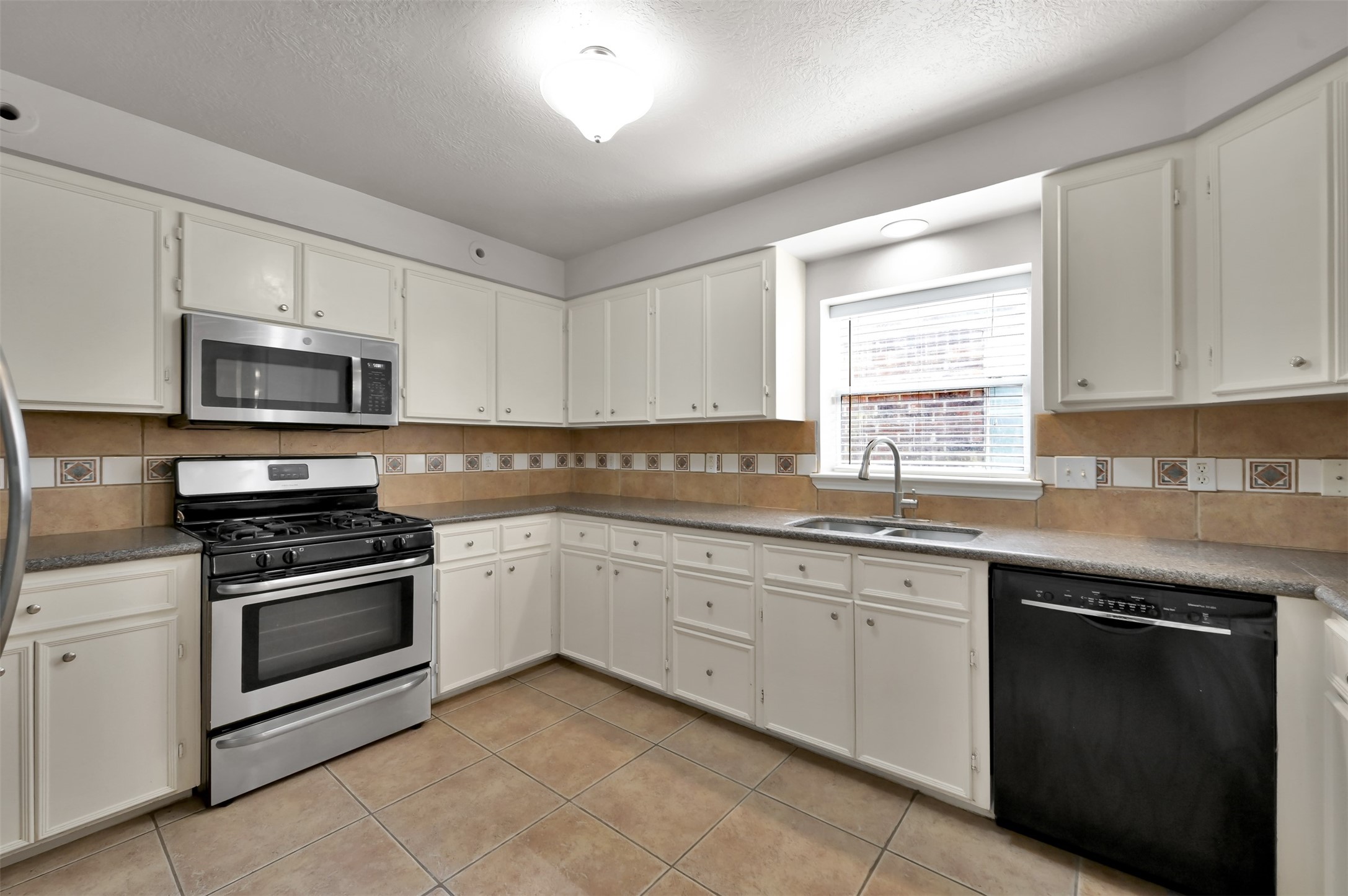100 Harbour Town Drive Property Photo 7