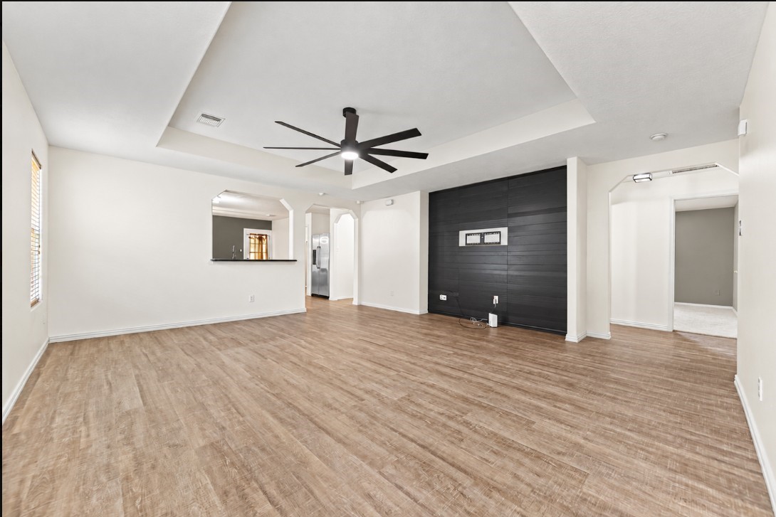 24019 Kingbriar Drive Property Photo 4