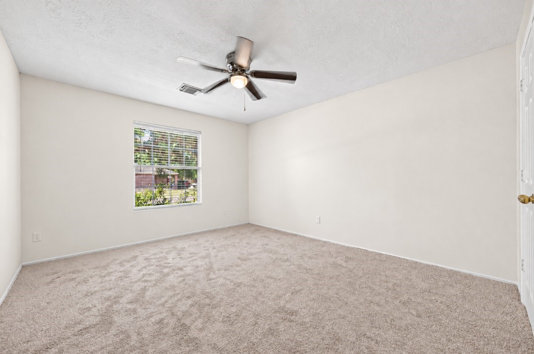 24019 Kingbriar Drive Property Photo 11